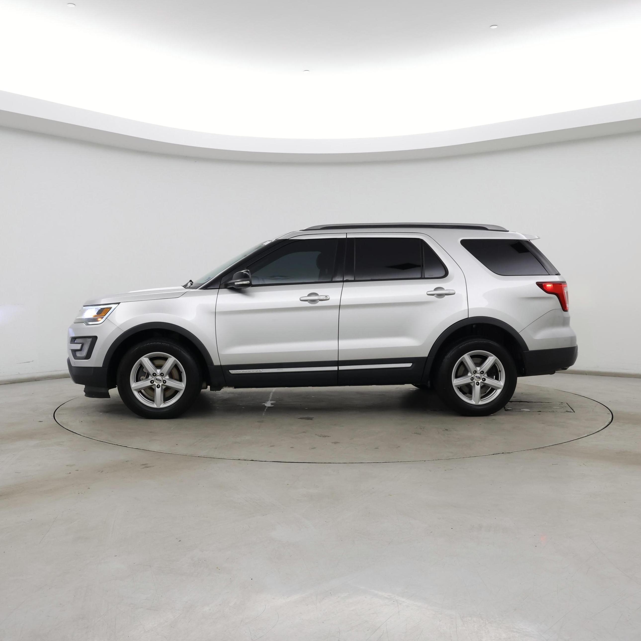 Thumbnail: 2017 Ford Explorer - 3