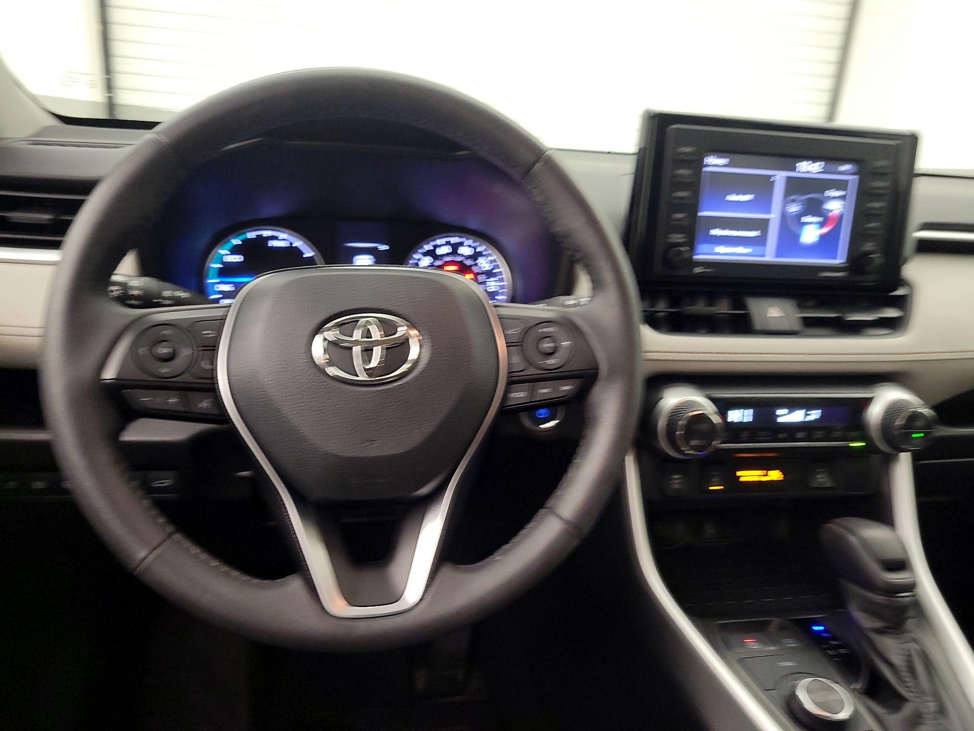 Thumbnail: 2020 Toyota RAV4 - 10