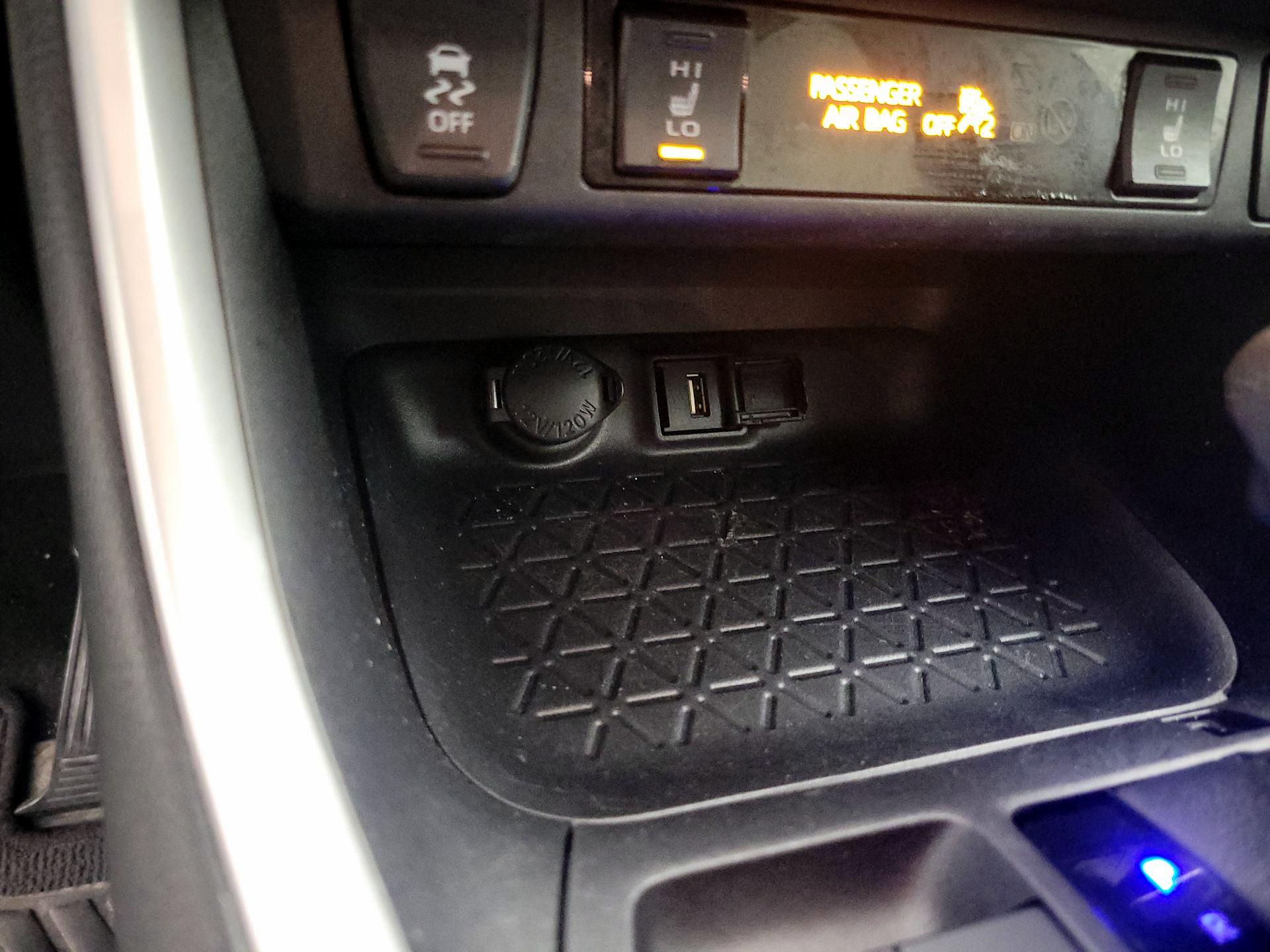 Thumbnail: 2020 Toyota RAV4 - 18