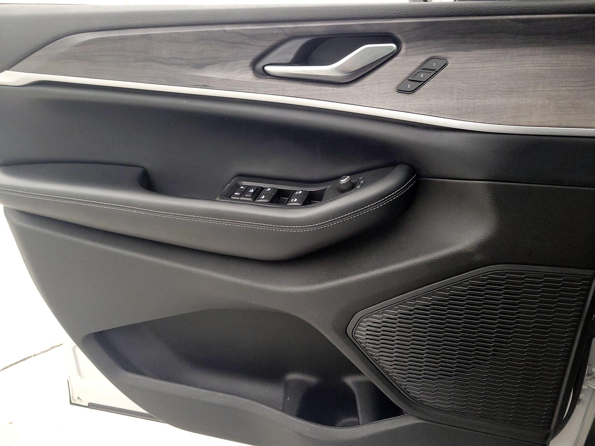 Thumbnail: 2023 Jeep Grand Cherokee - 12