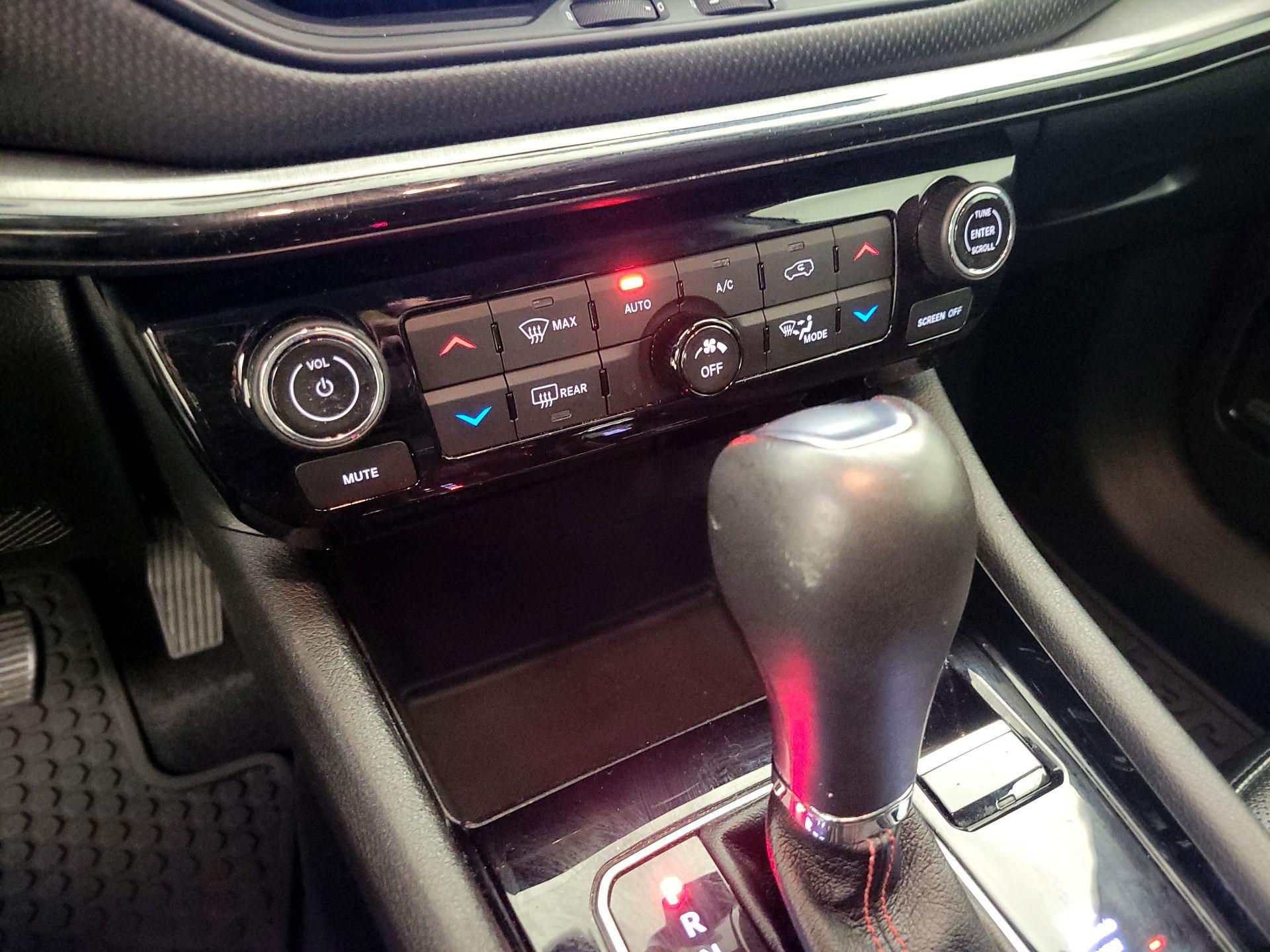 Thumbnail: 2022 Jeep Compass - 16