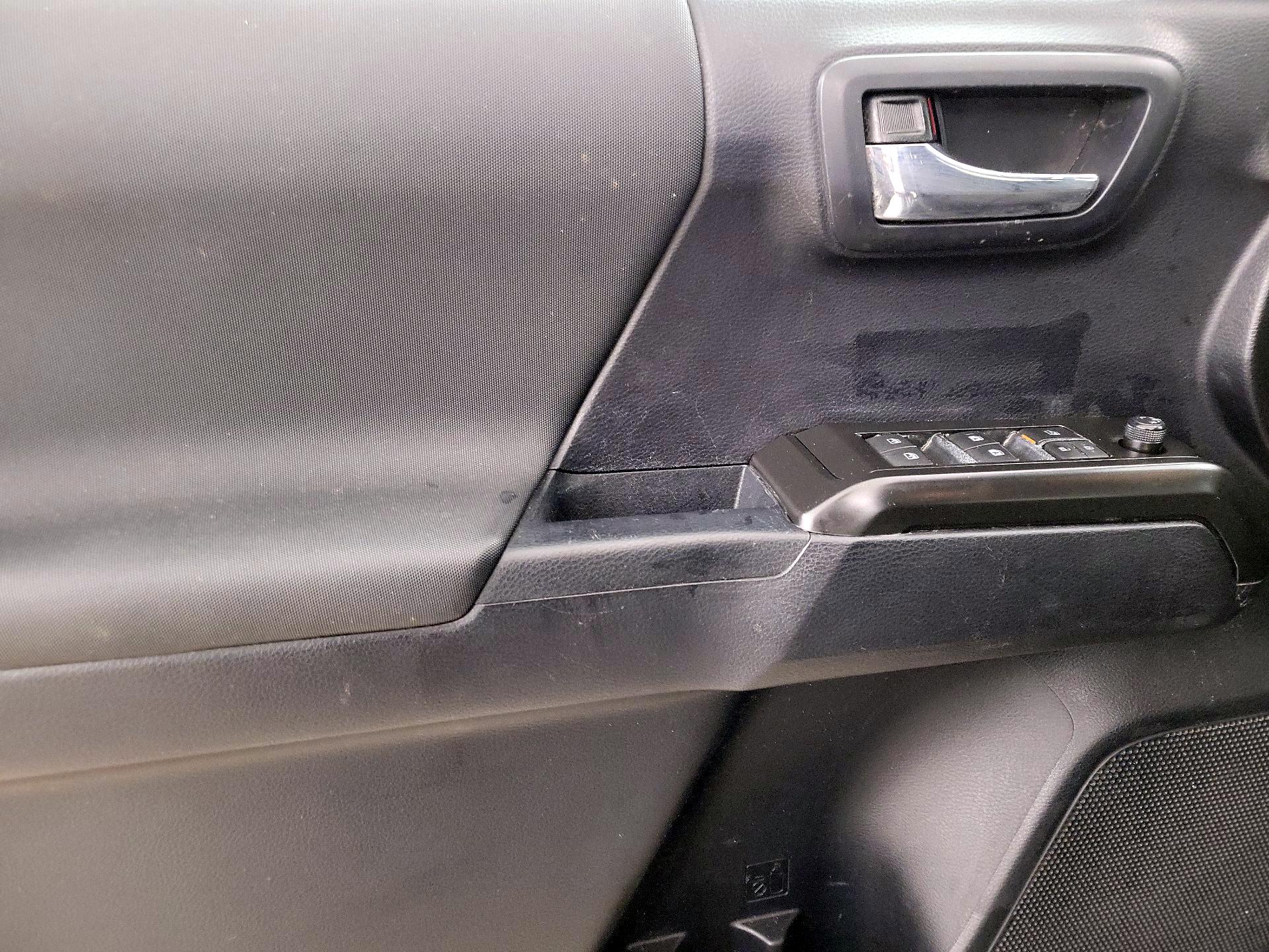 Thumbnail: 2019 Toyota Tacoma - 12