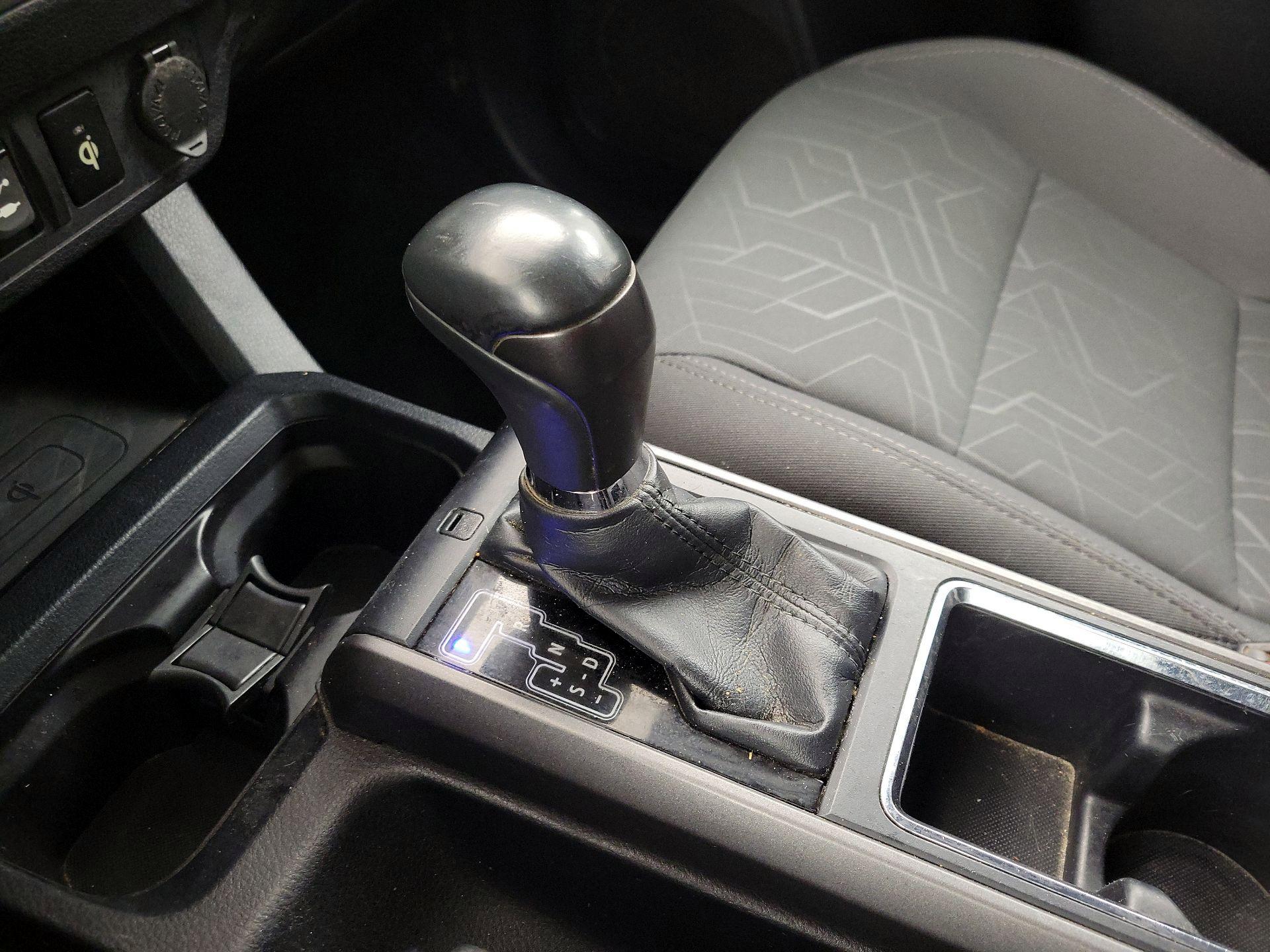 Thumbnail: 2019 Toyota Tacoma - 18