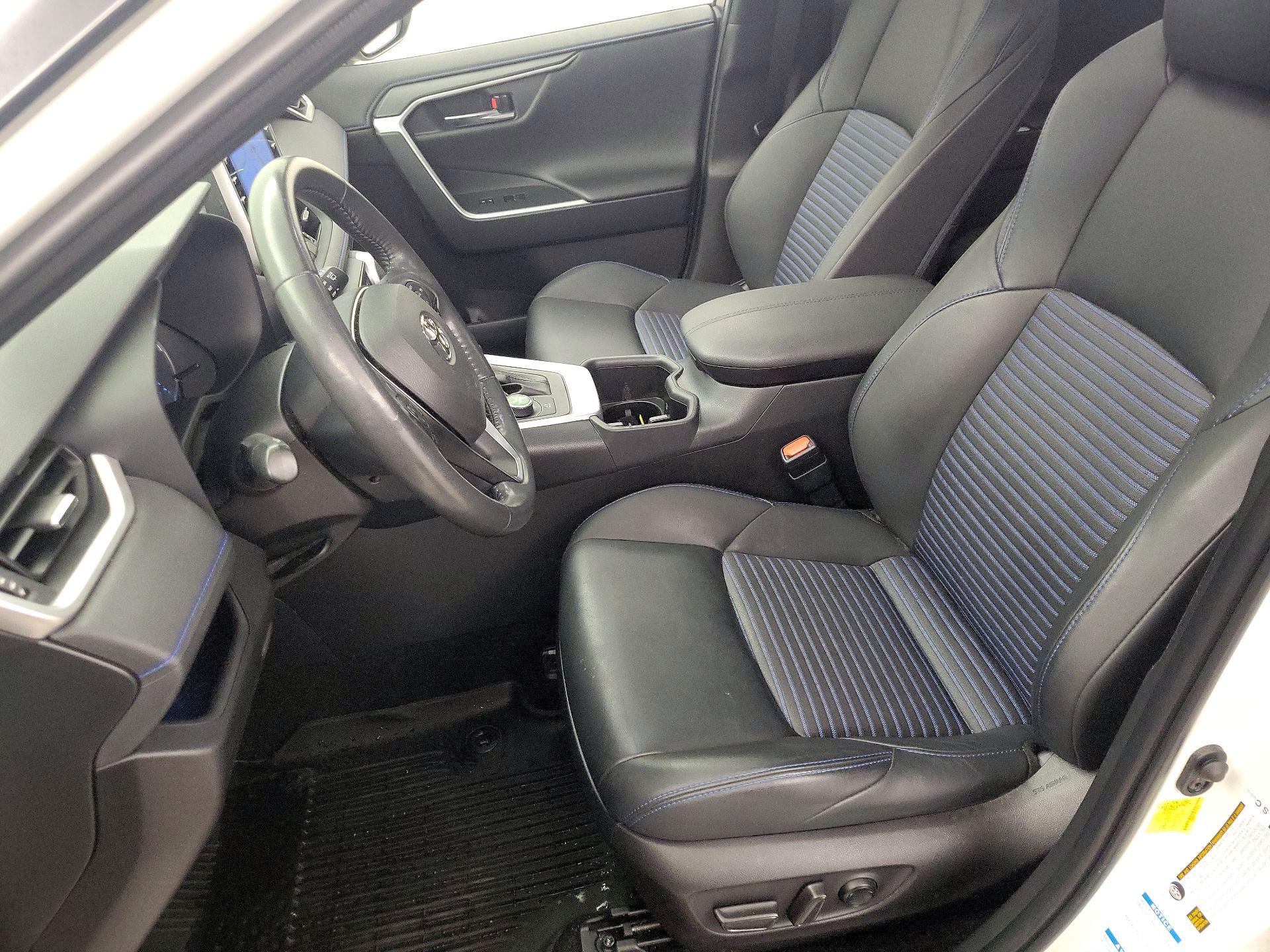 Thumbnail: 2022 Toyota RAV4 - 11