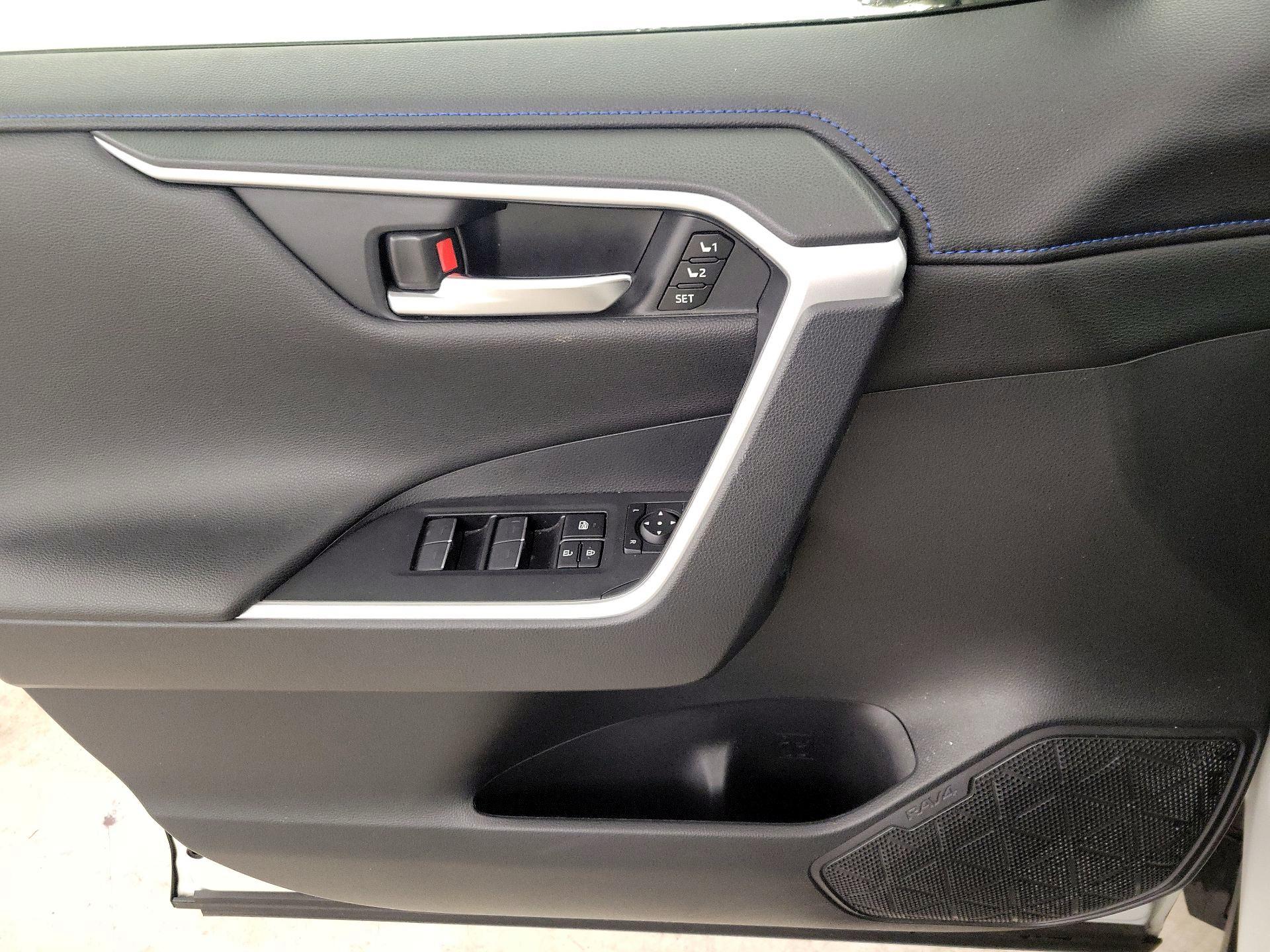 Thumbnail: 2022 Toyota RAV4 - 12