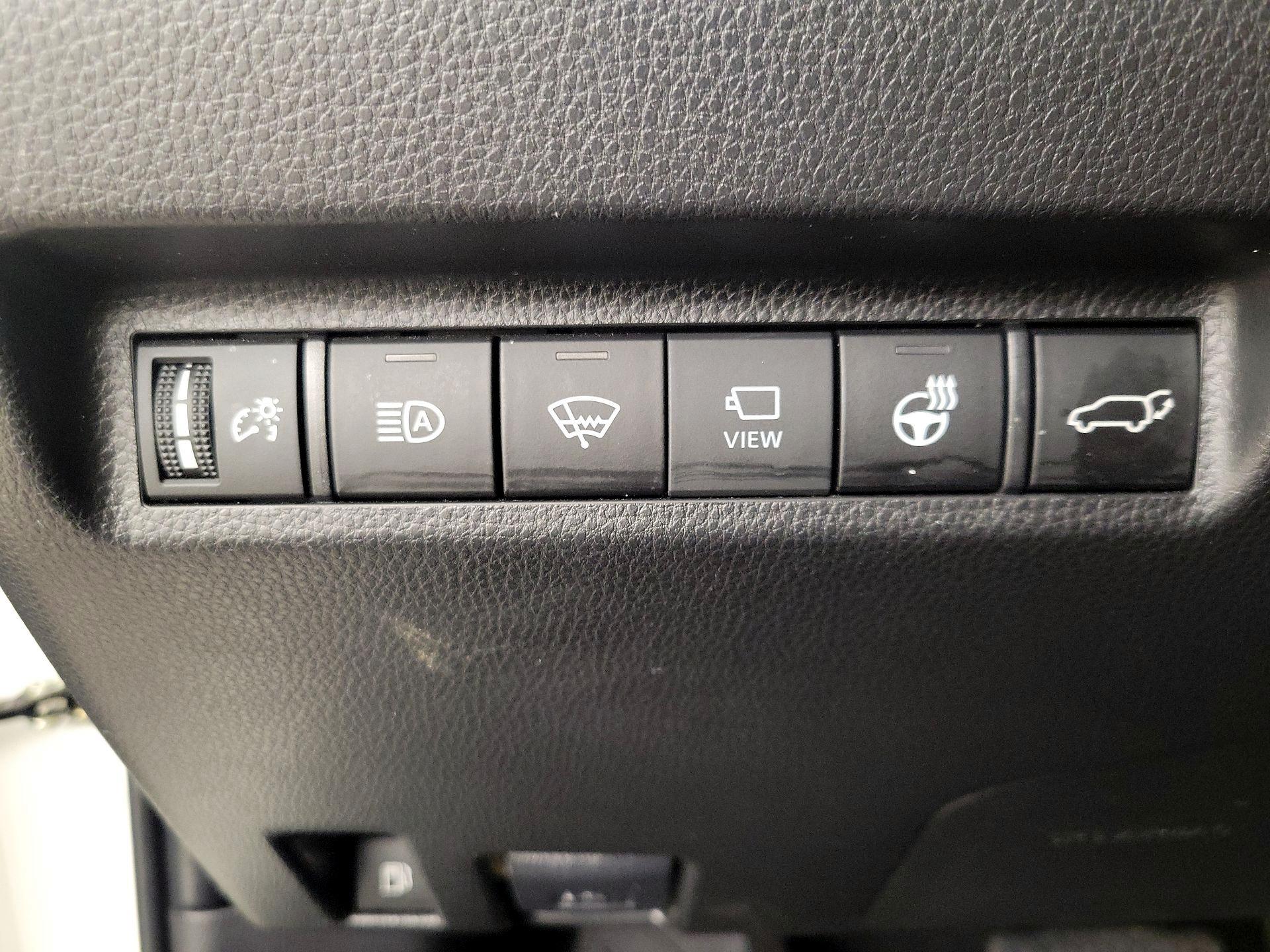 Thumbnail: 2022 Toyota RAV4 - 13