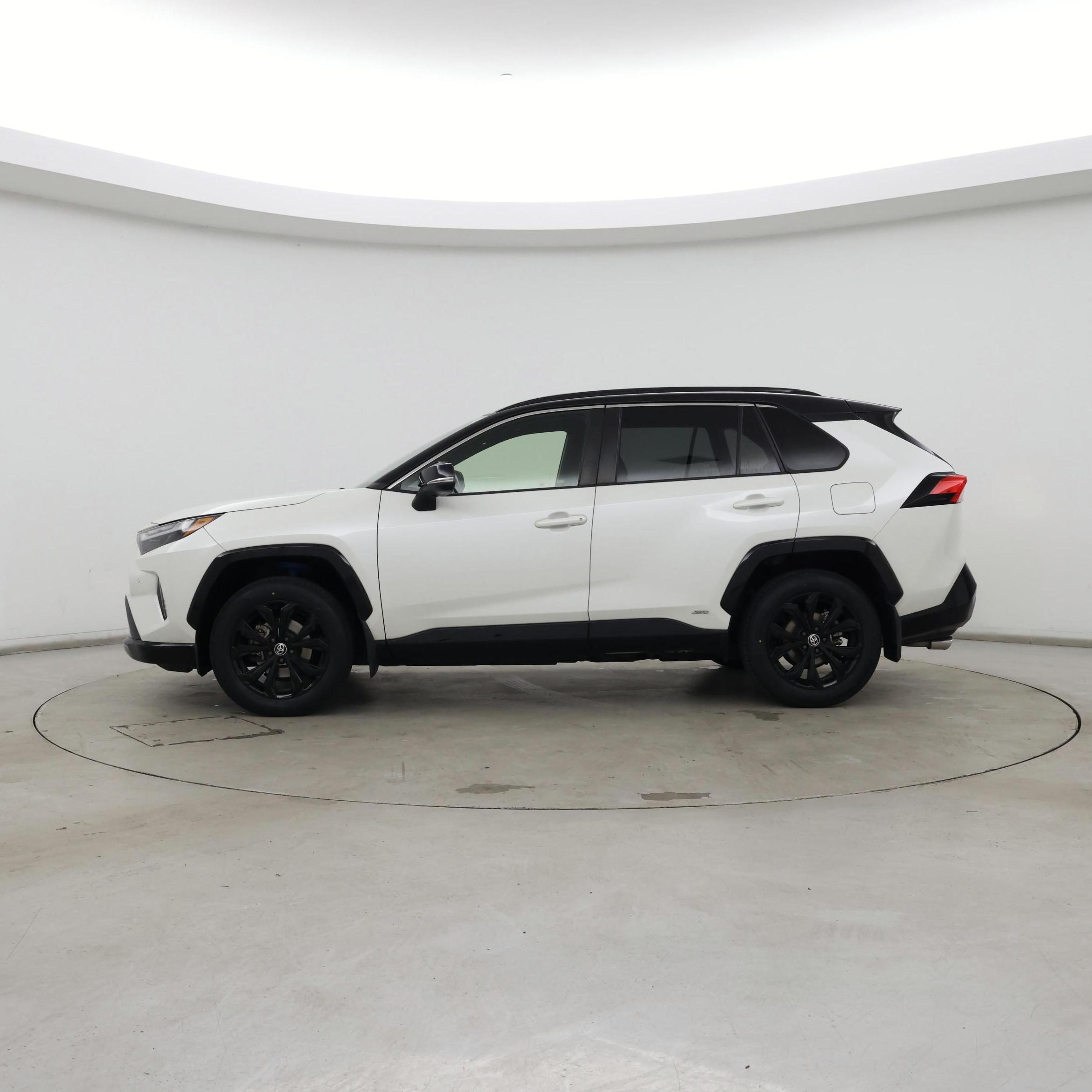 Thumbnail: 2022 Toyota RAV4 - 3