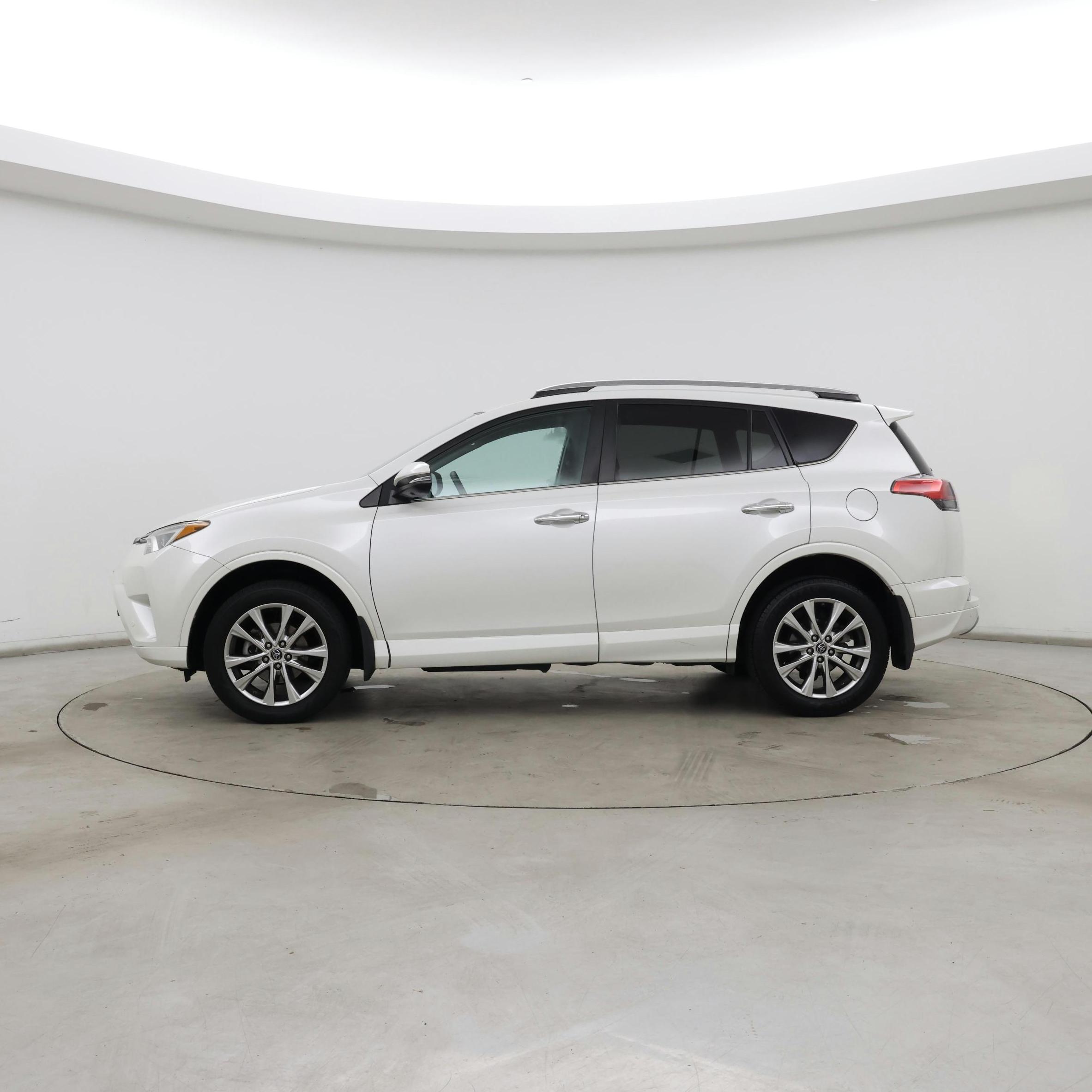 Thumbnail: 2017 Toyota RAV4 - 3