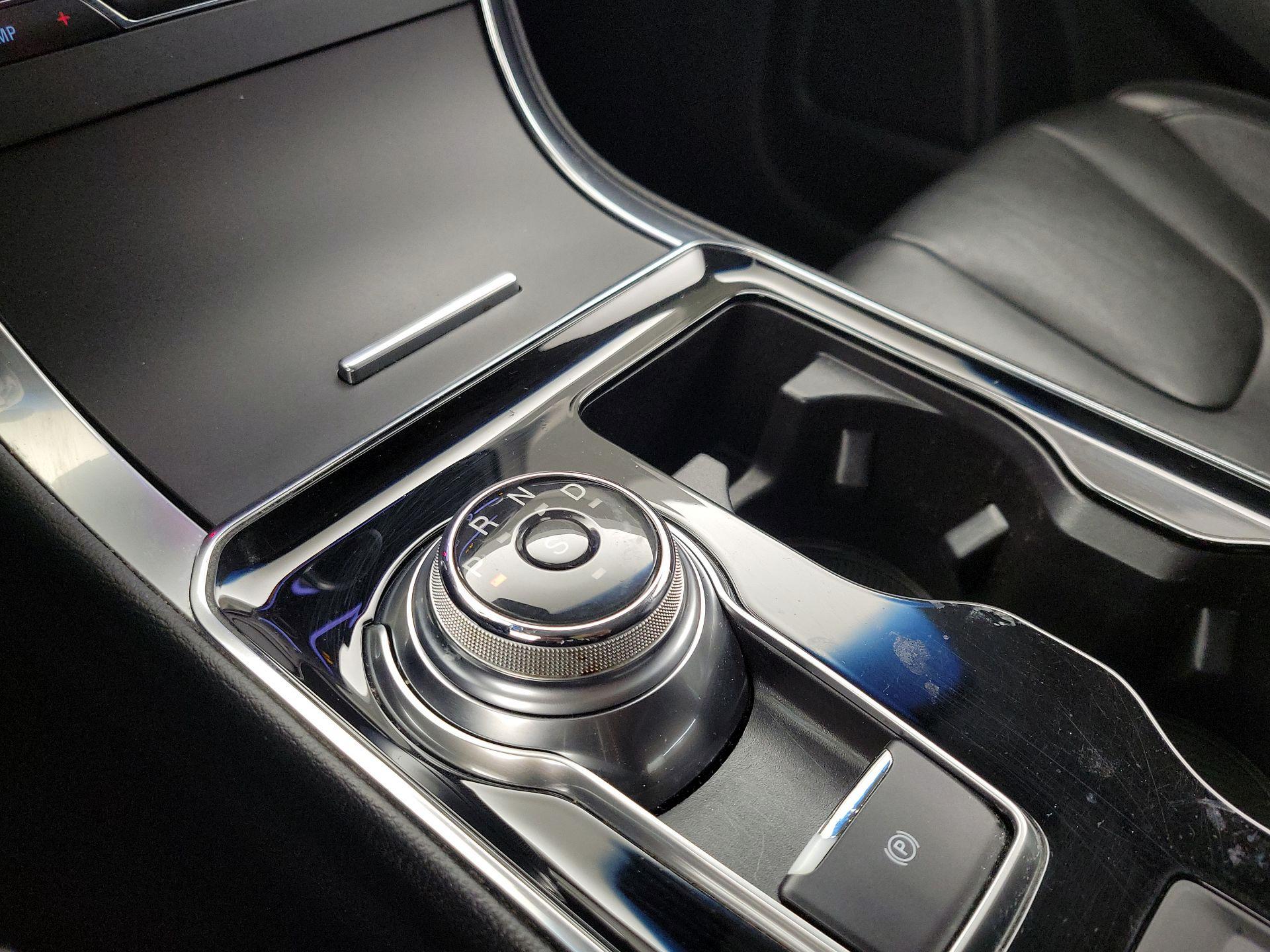 Thumbnail: 2019 Ford Edge - 17