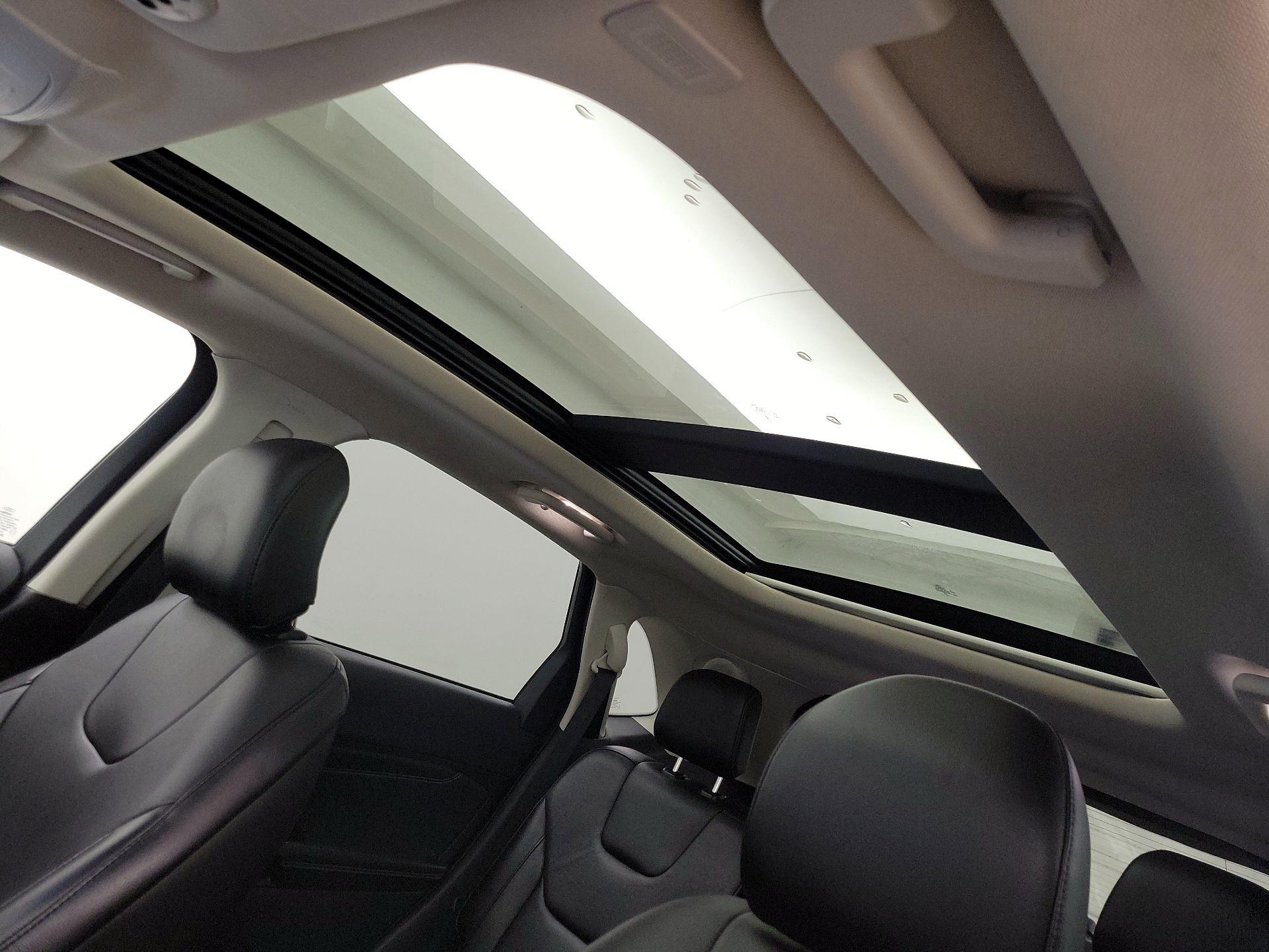 Thumbnail: 2019 Ford Edge - 19