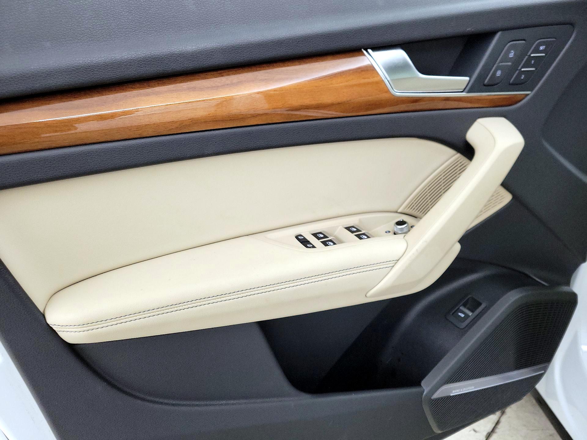 Thumbnail: 2023 Audi Q5 - 12