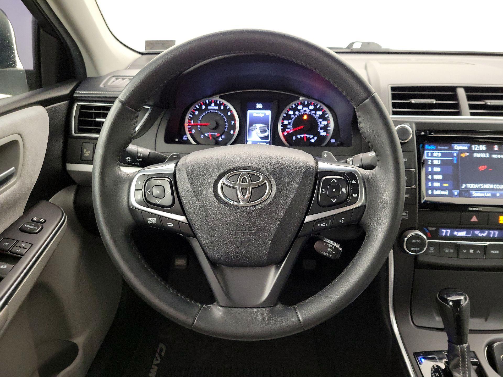 Thumbnail: 2017 Toyota Camry - 10