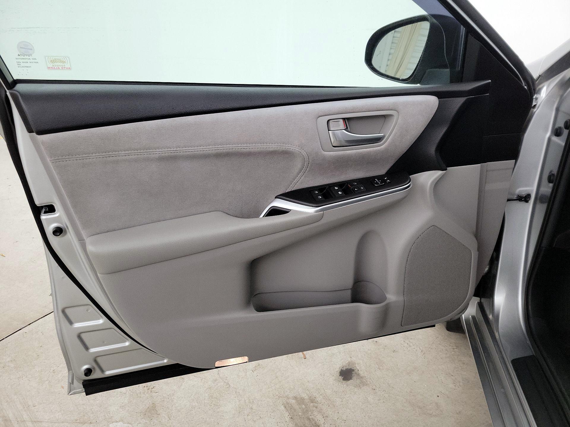 Thumbnail: 2017 Toyota Camry - 12