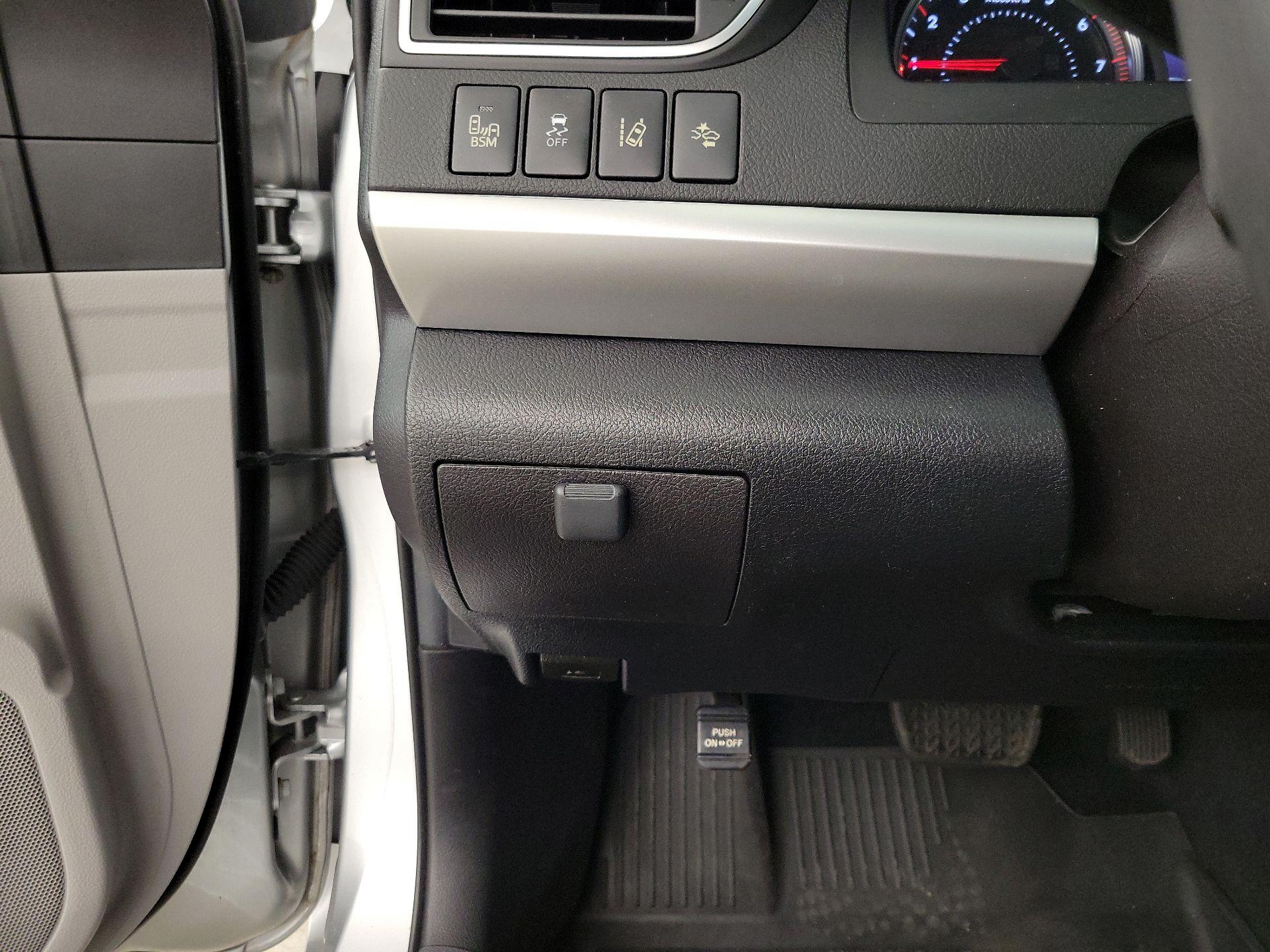 Thumbnail: 2017 Toyota Camry - 13