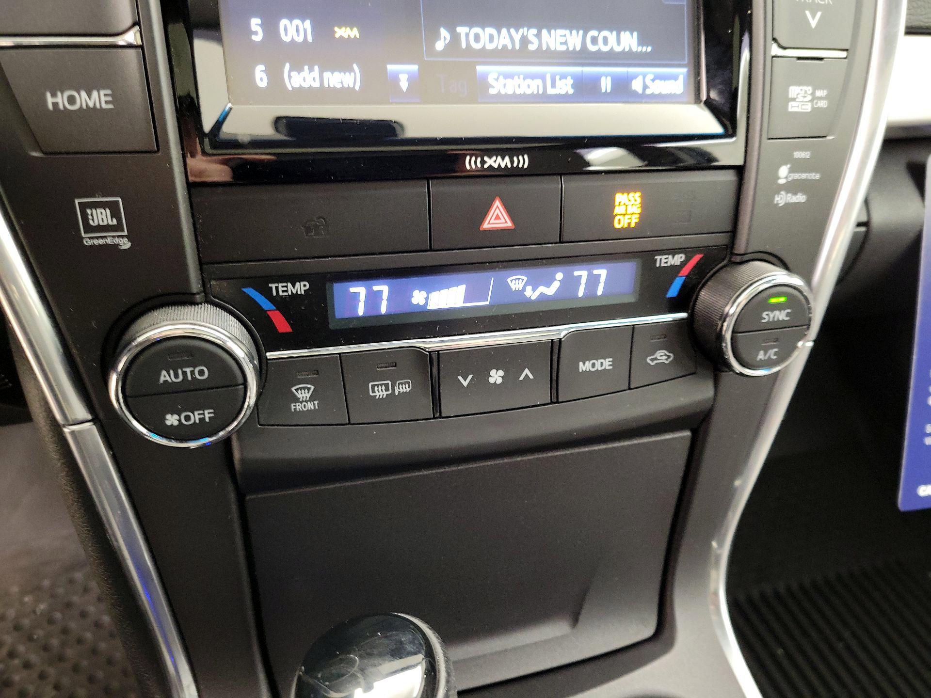 Thumbnail: 2017 Toyota Camry - 16