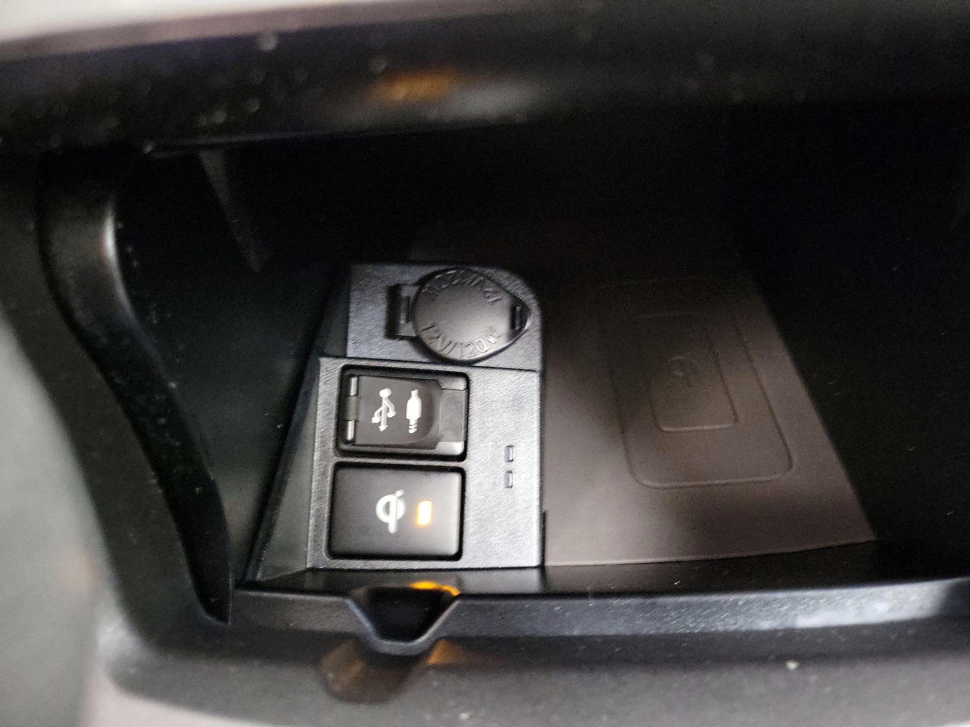 Thumbnail: 2017 Toyota Camry - 18