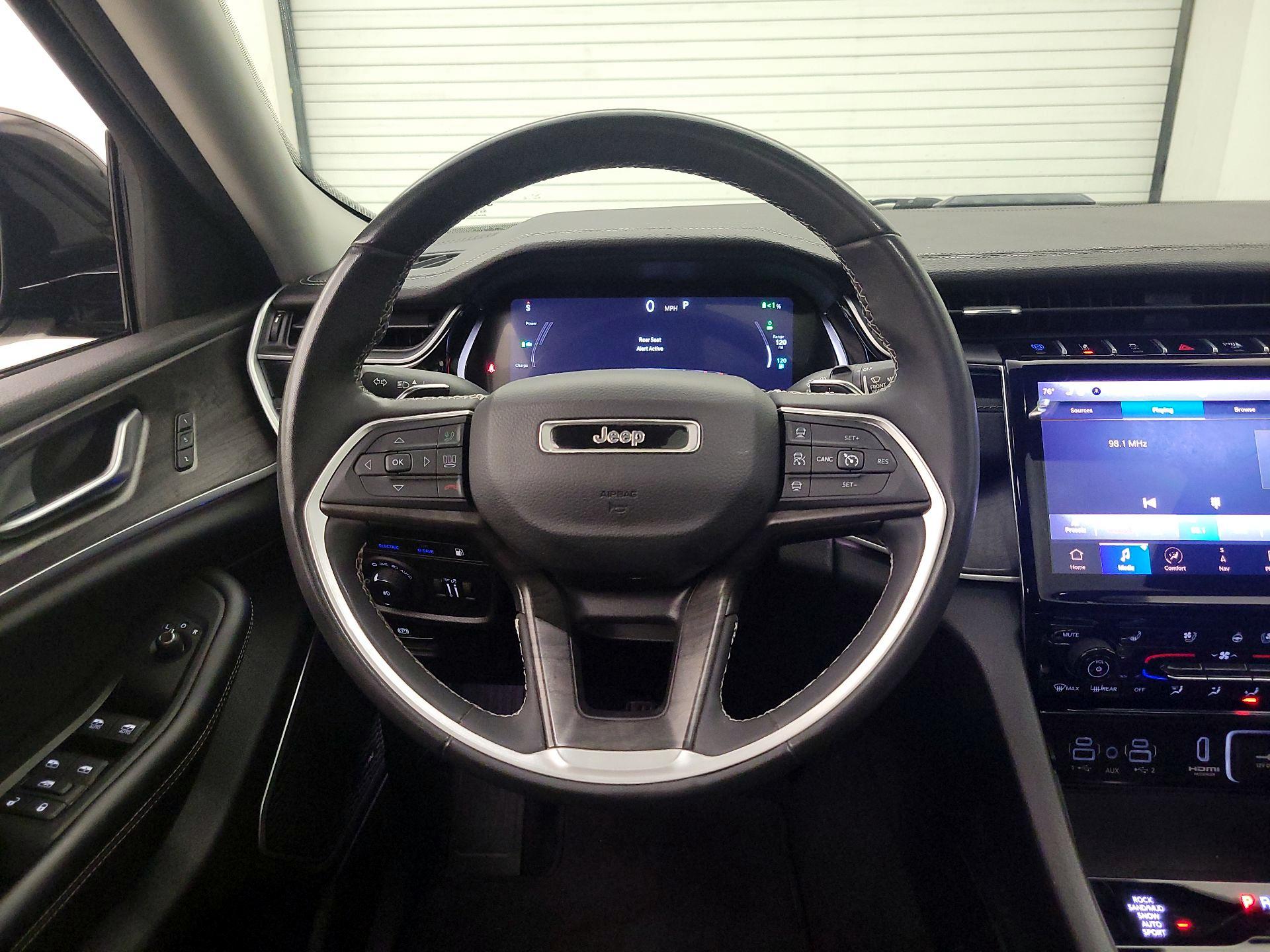 Thumbnail: 2023 Jeep Grand Cherokee - 10