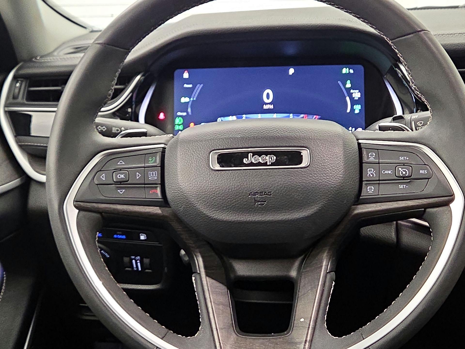 Thumbnail: 2023 Jeep Grand Cherokee - 10