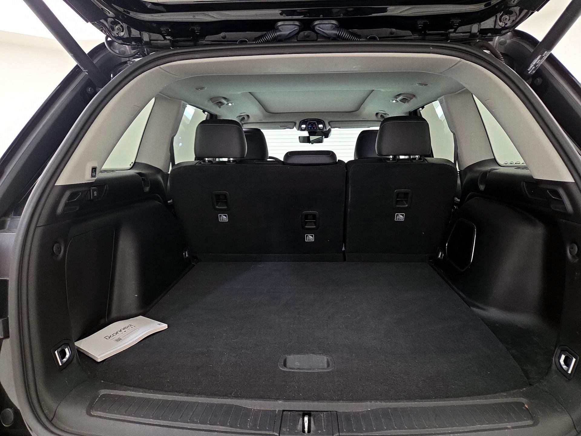 Thumbnail: 2023 Jeep Grand Cherokee - 18