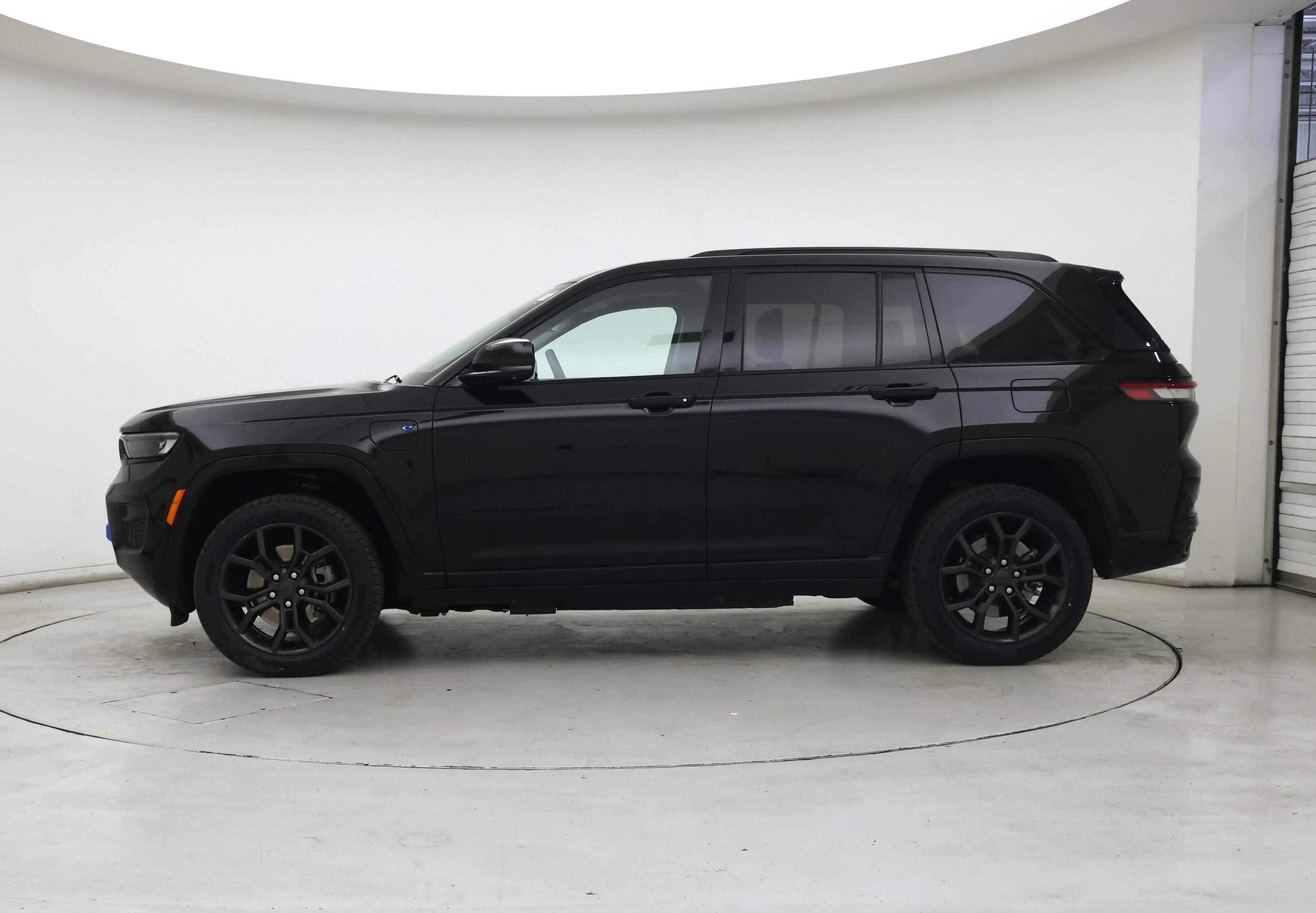 Thumbnail: 2023 Jeep Grand Cherokee - 3