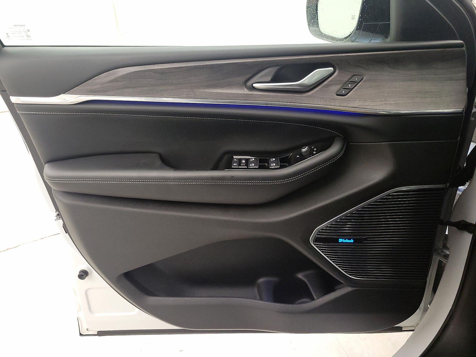 Thumbnail: 2022 Jeep Grand Cherokee L - 12