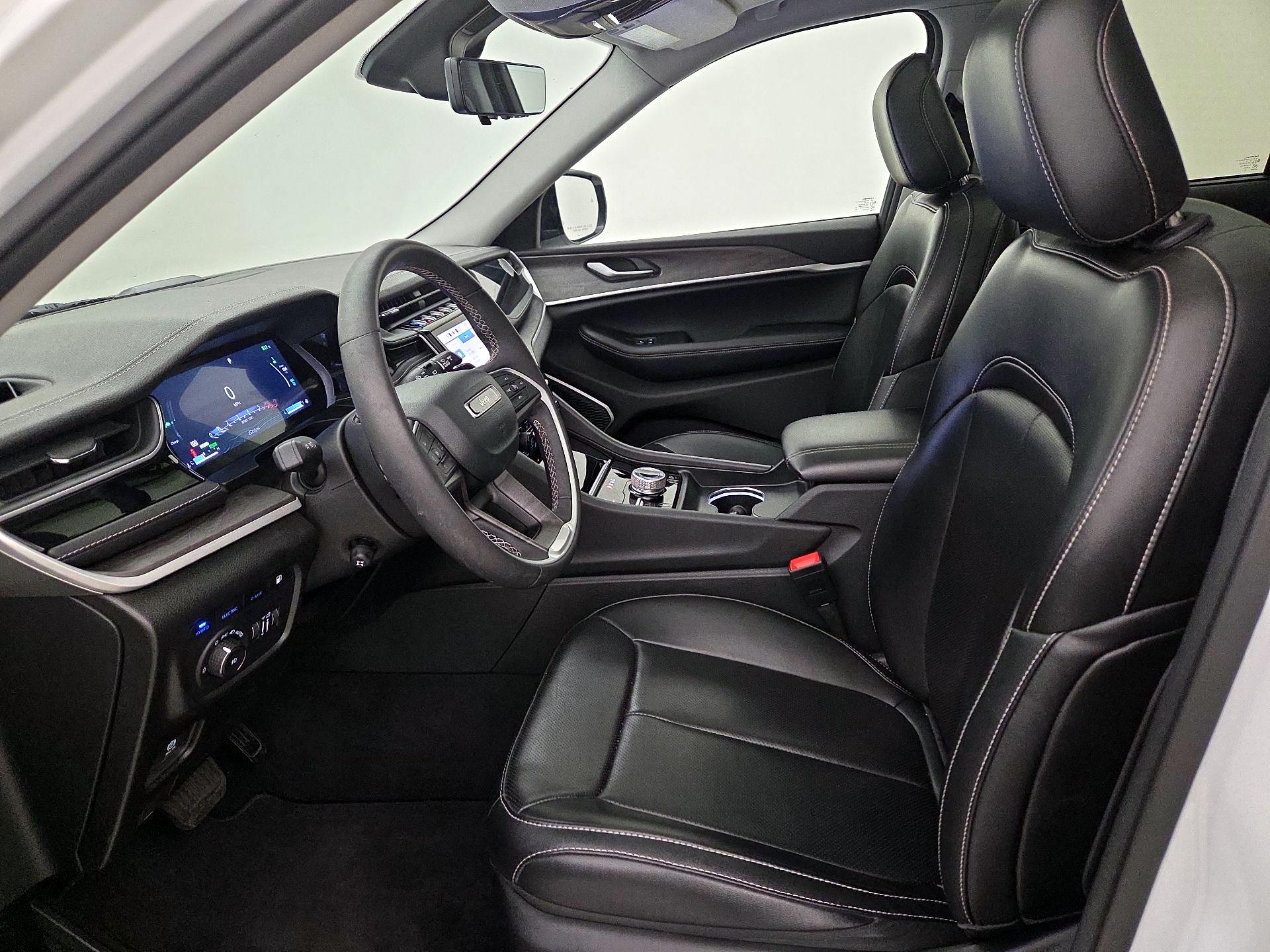 Thumbnail: 2023 Jeep Grand Cherokee - 11
