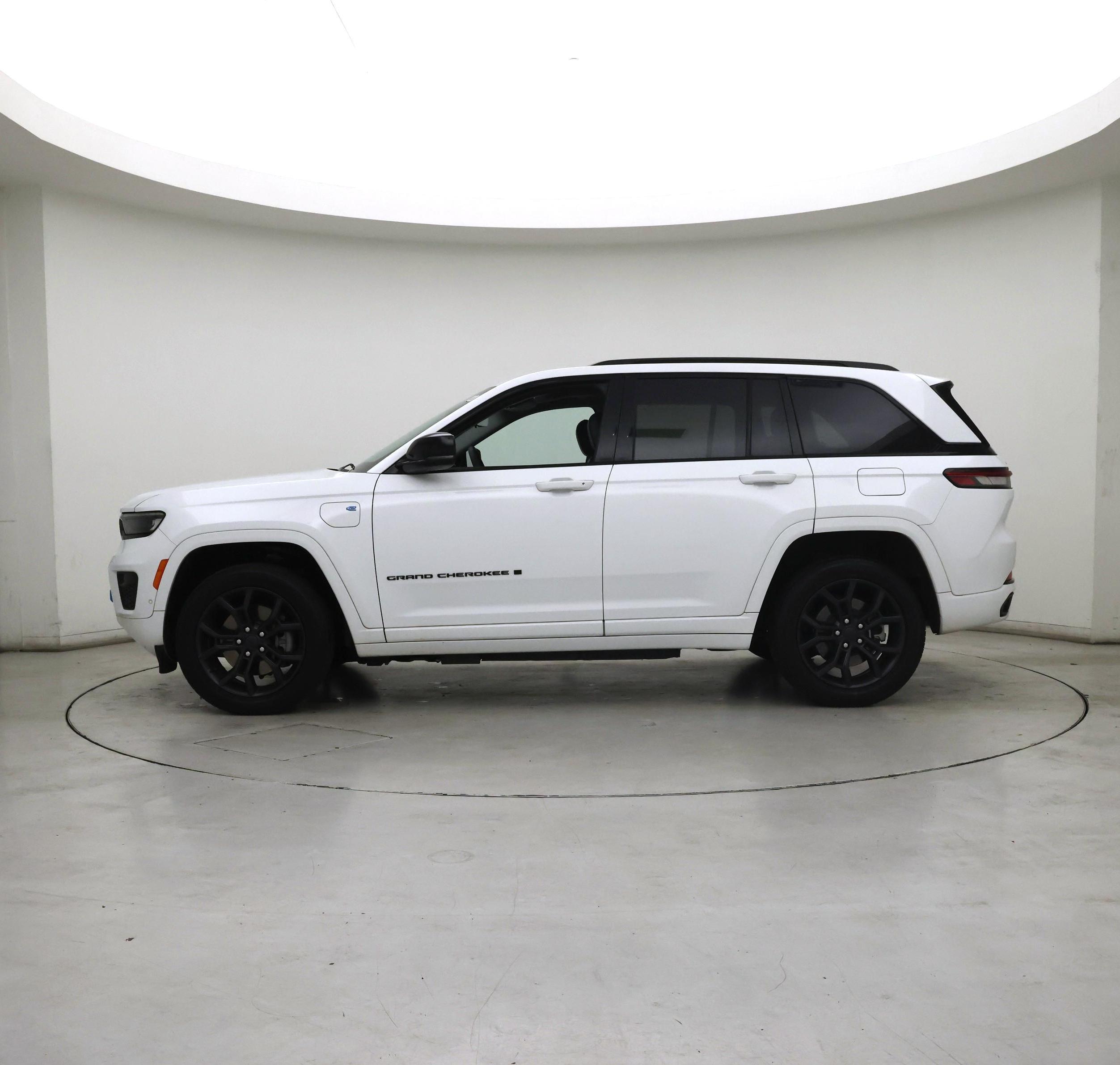 Thumbnail: 2023 Jeep Grand Cherokee - 3