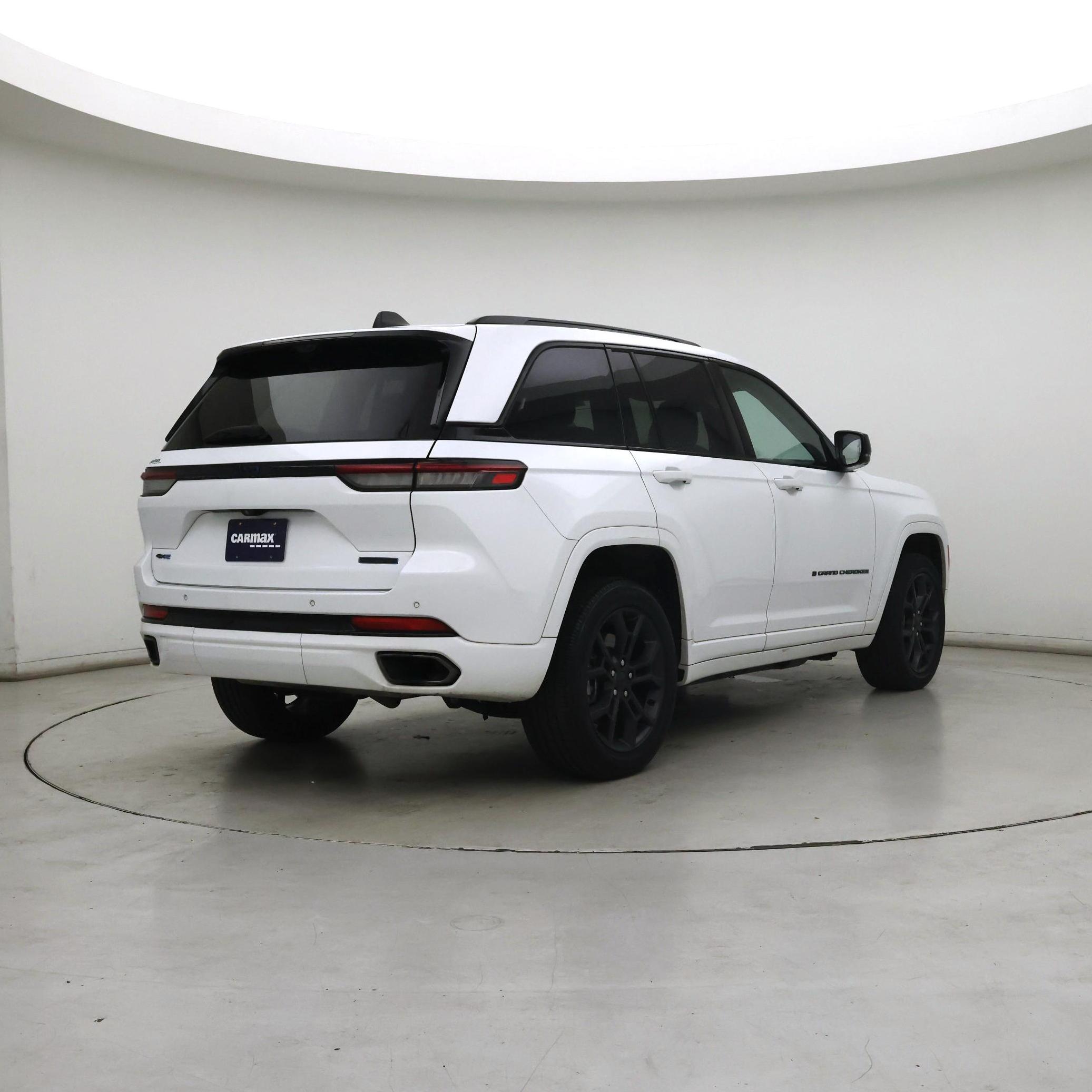 Thumbnail: 2023 Jeep Grand Cherokee - 8