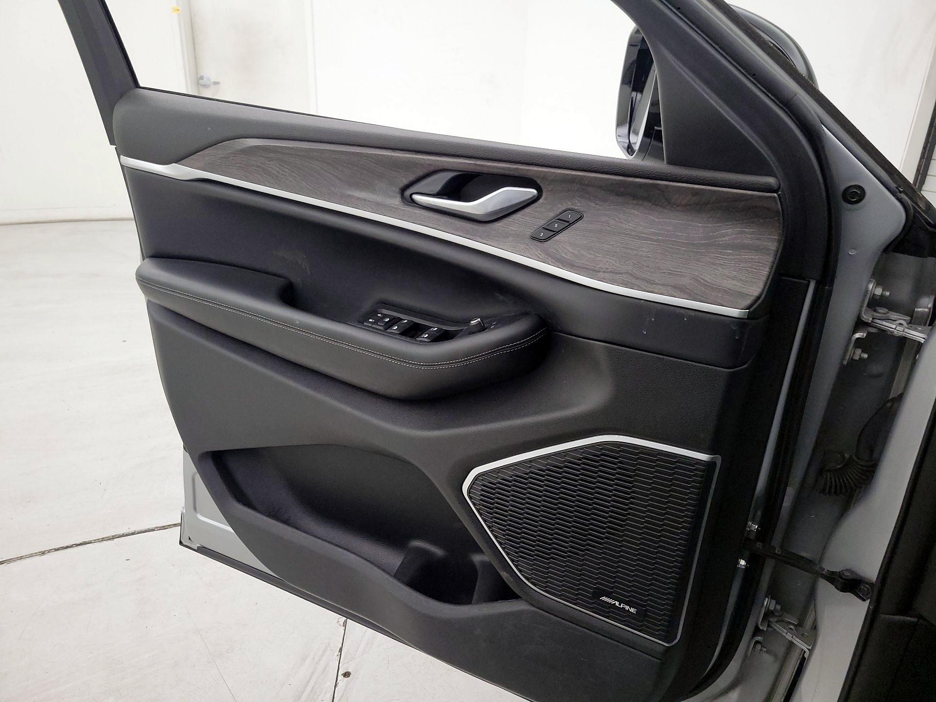 Thumbnail: 2022 Jeep Grand Cherokee - 12