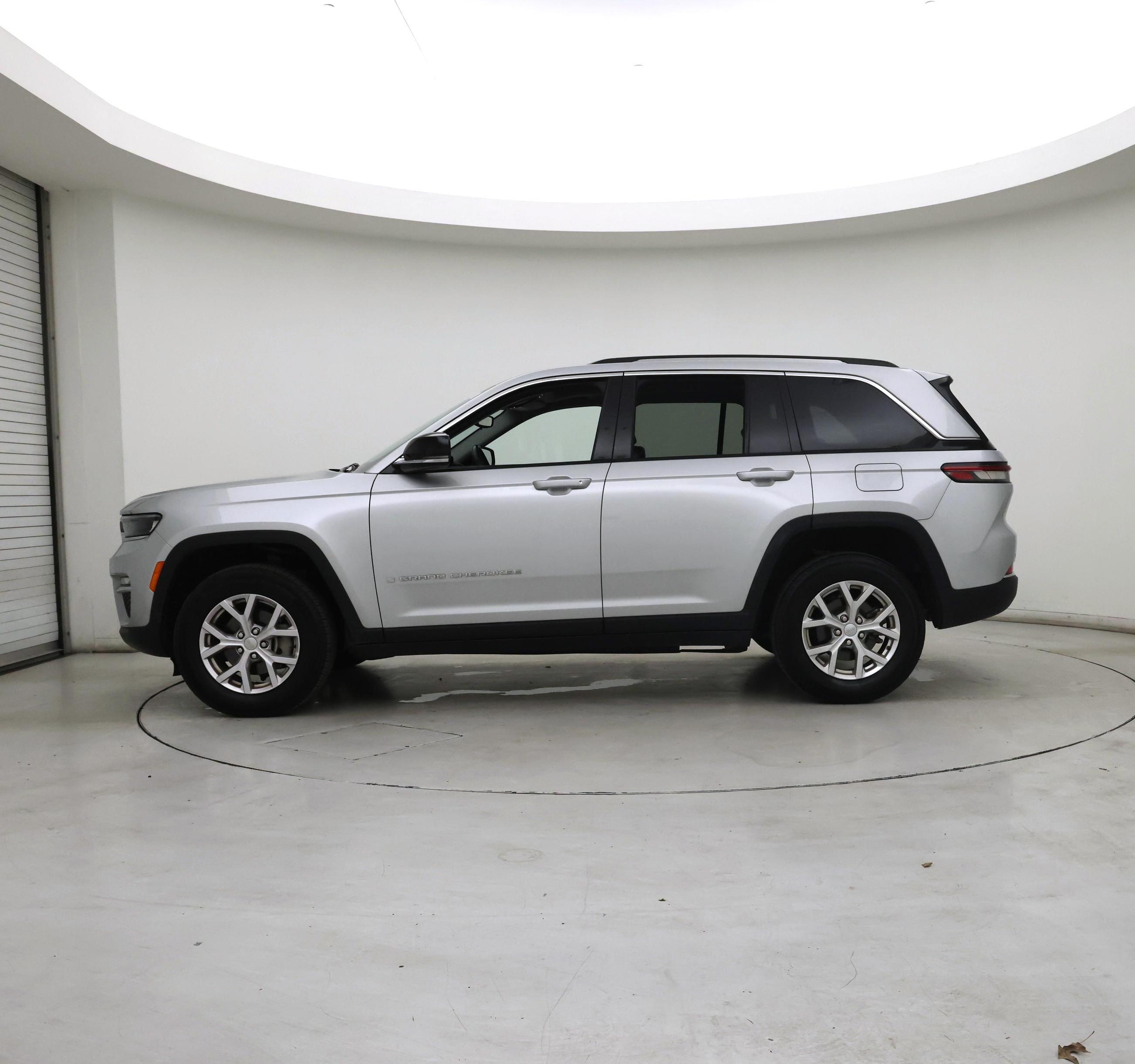 Thumbnail: 2022 Jeep Grand Cherokee - 3