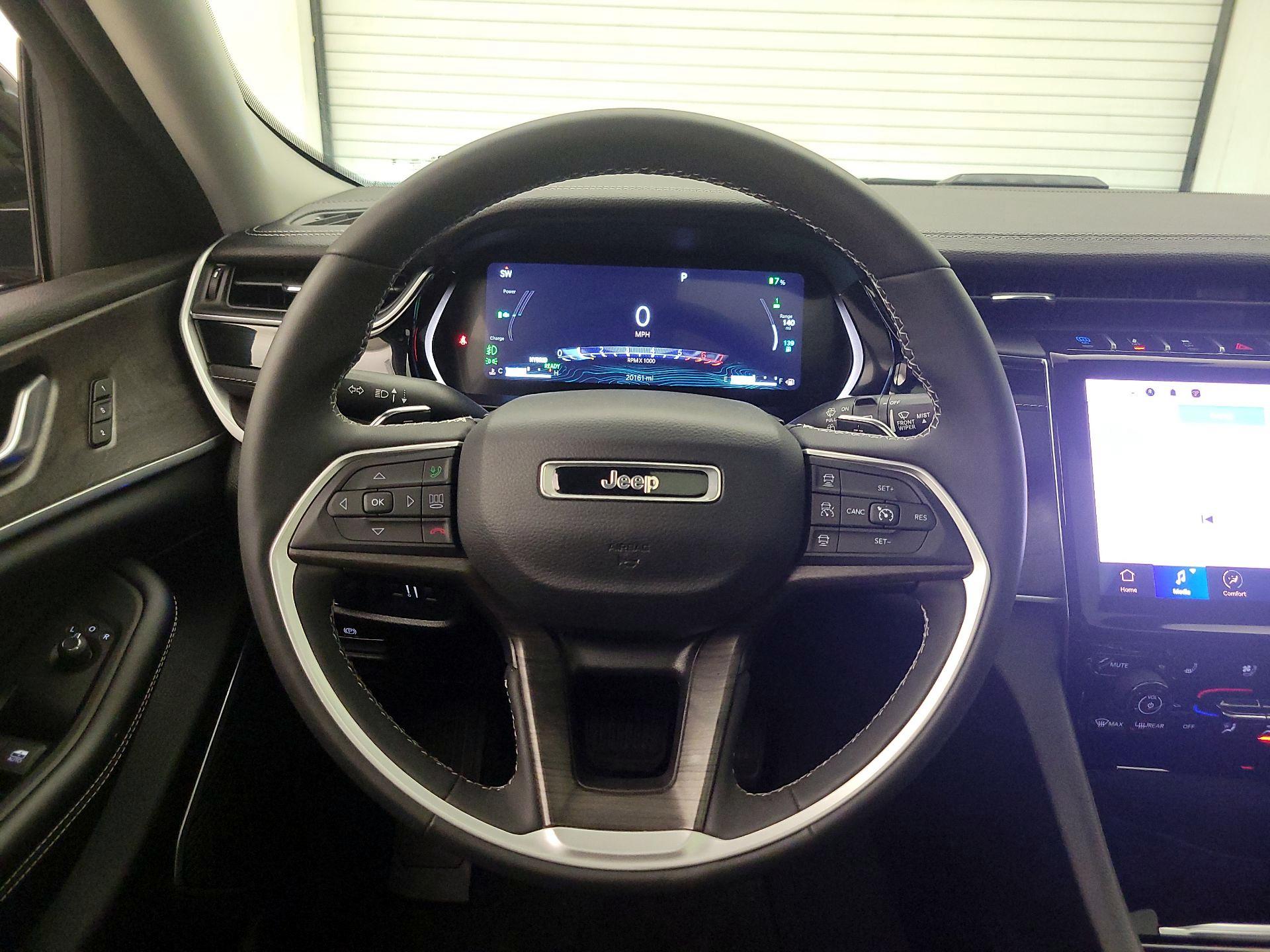 Thumbnail: 2023 Jeep Grand Cherokee - 10