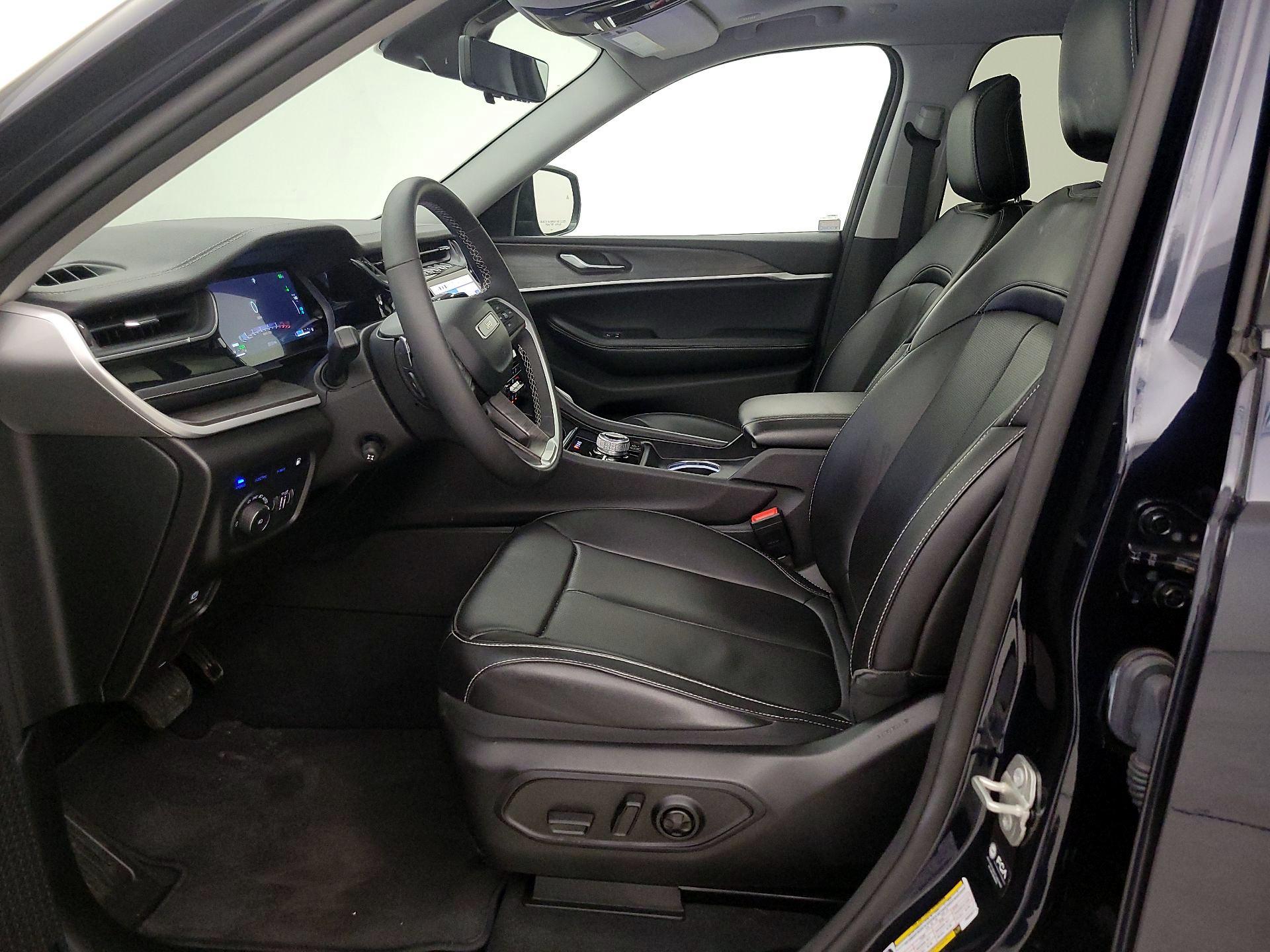 Thumbnail: 2023 Jeep Grand Cherokee - 11