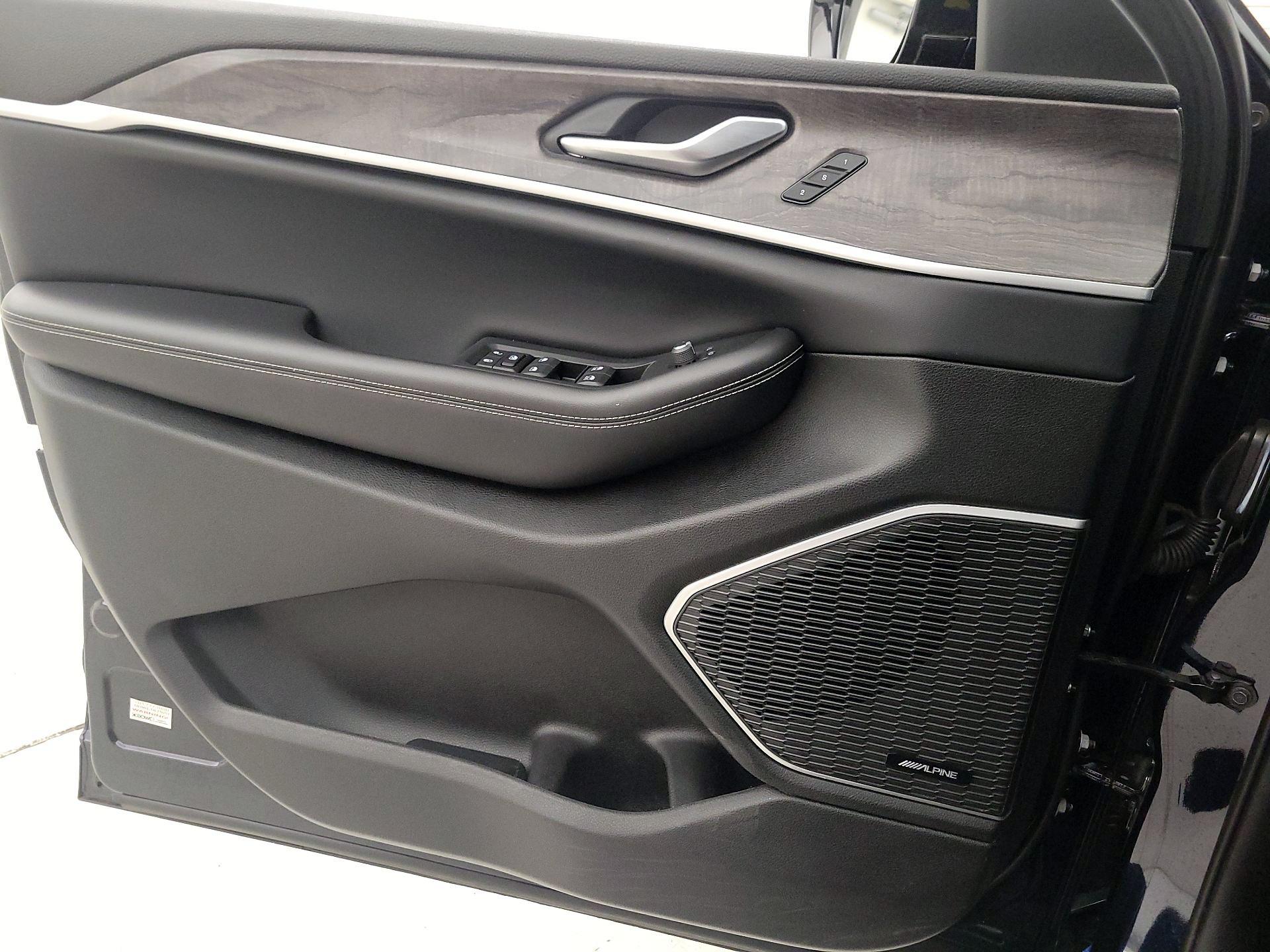 Thumbnail: 2023 Jeep Grand Cherokee - 12