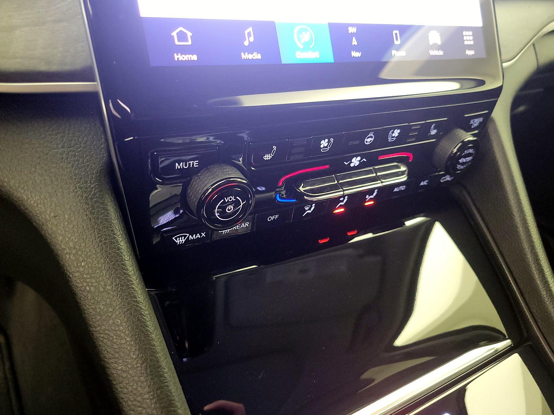 Thumbnail: 2023 Jeep Grand Cherokee - 16