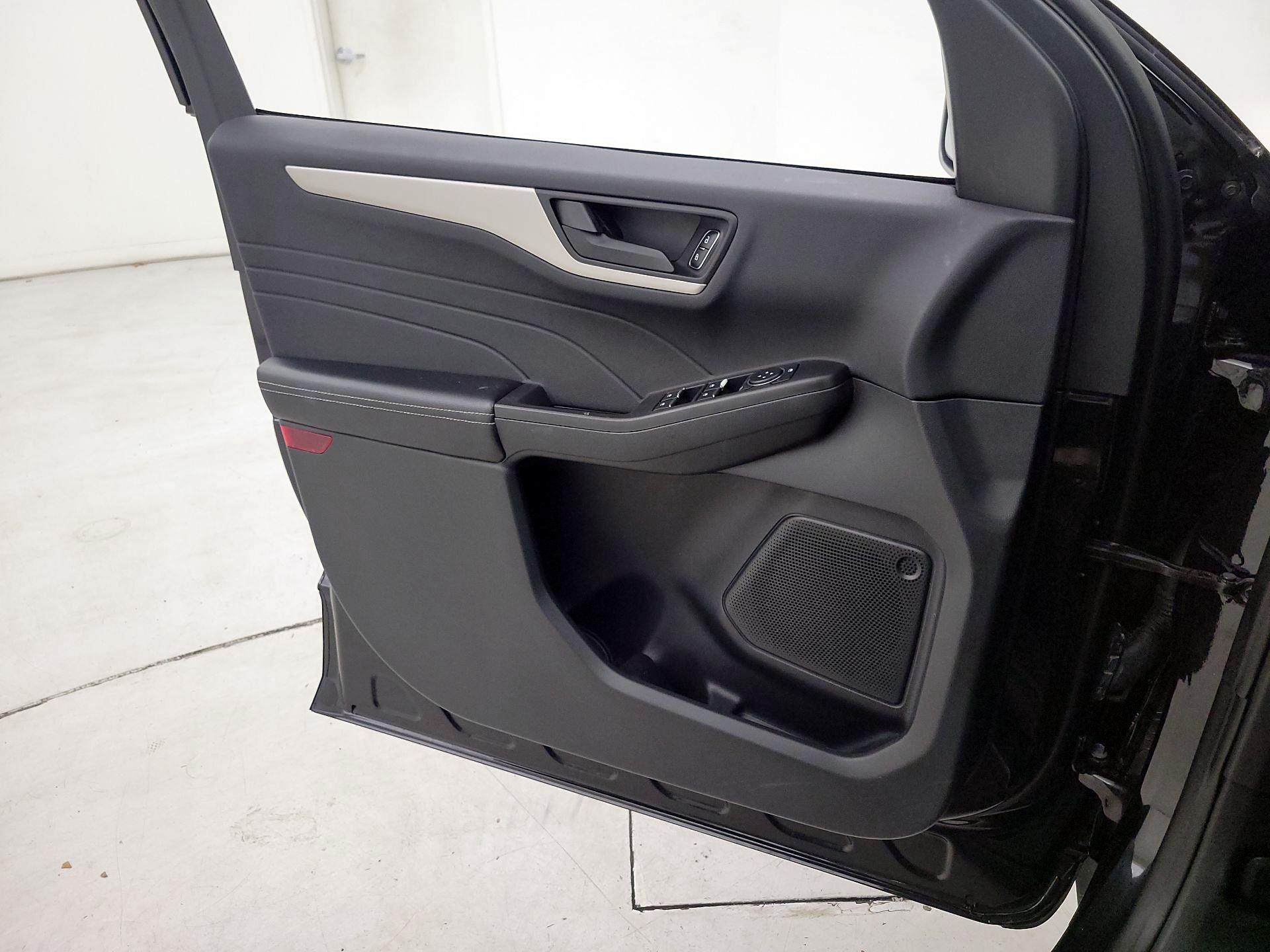 Thumbnail: 2022 Ford Escape - 12