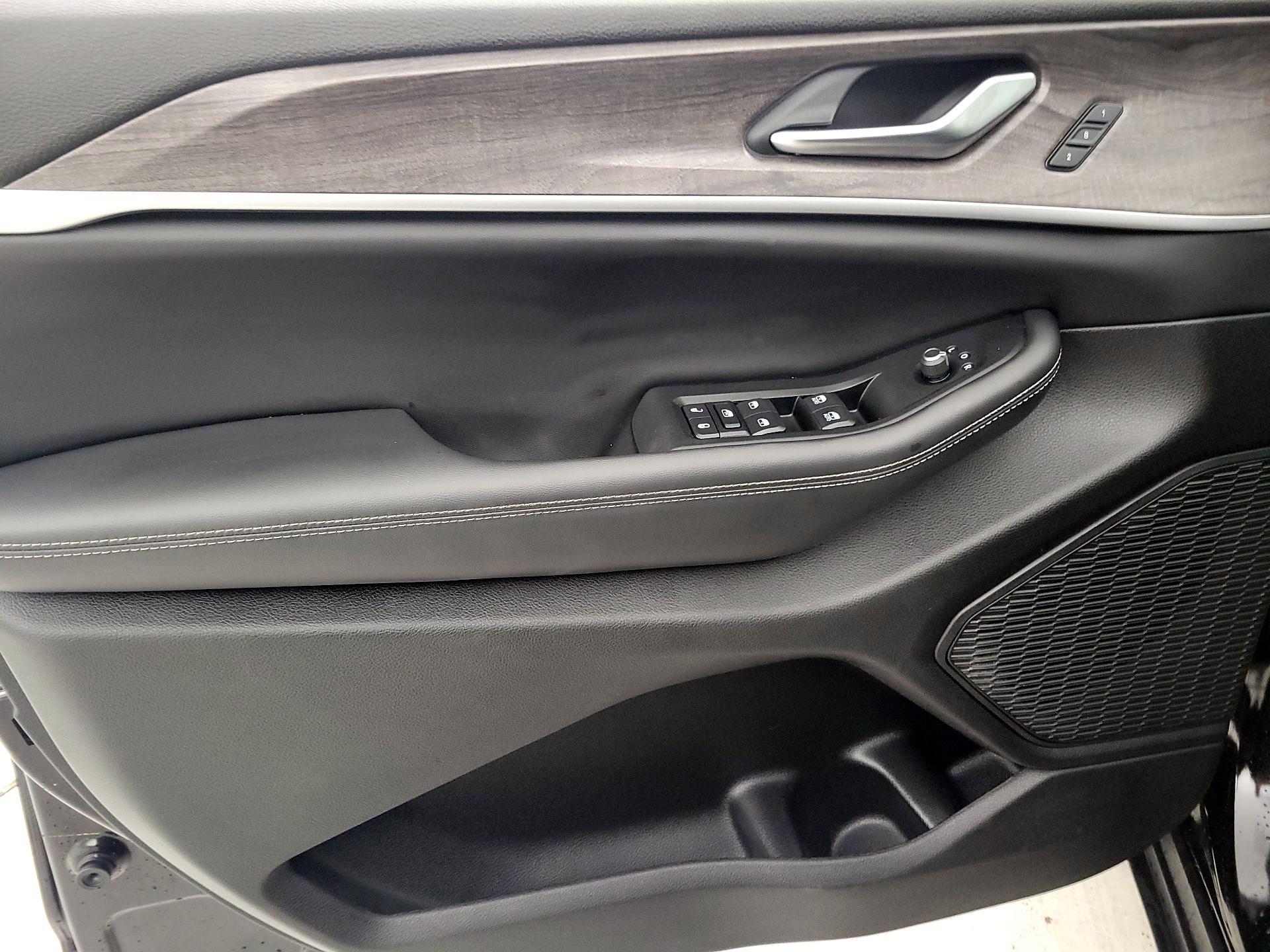 Thumbnail: 2023 Jeep Grand Cherokee - 12