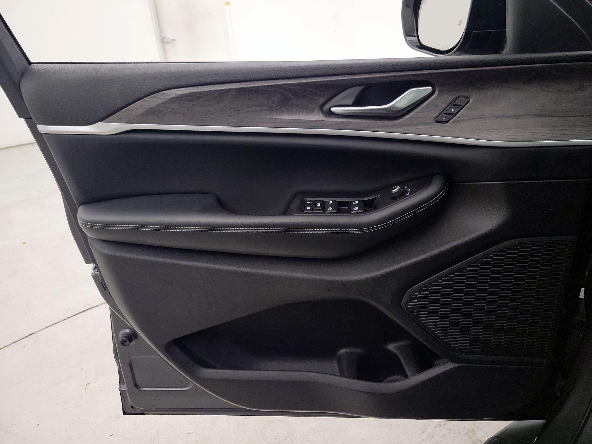 Thumbnail: 2023 Jeep Grand Cherokee - 12