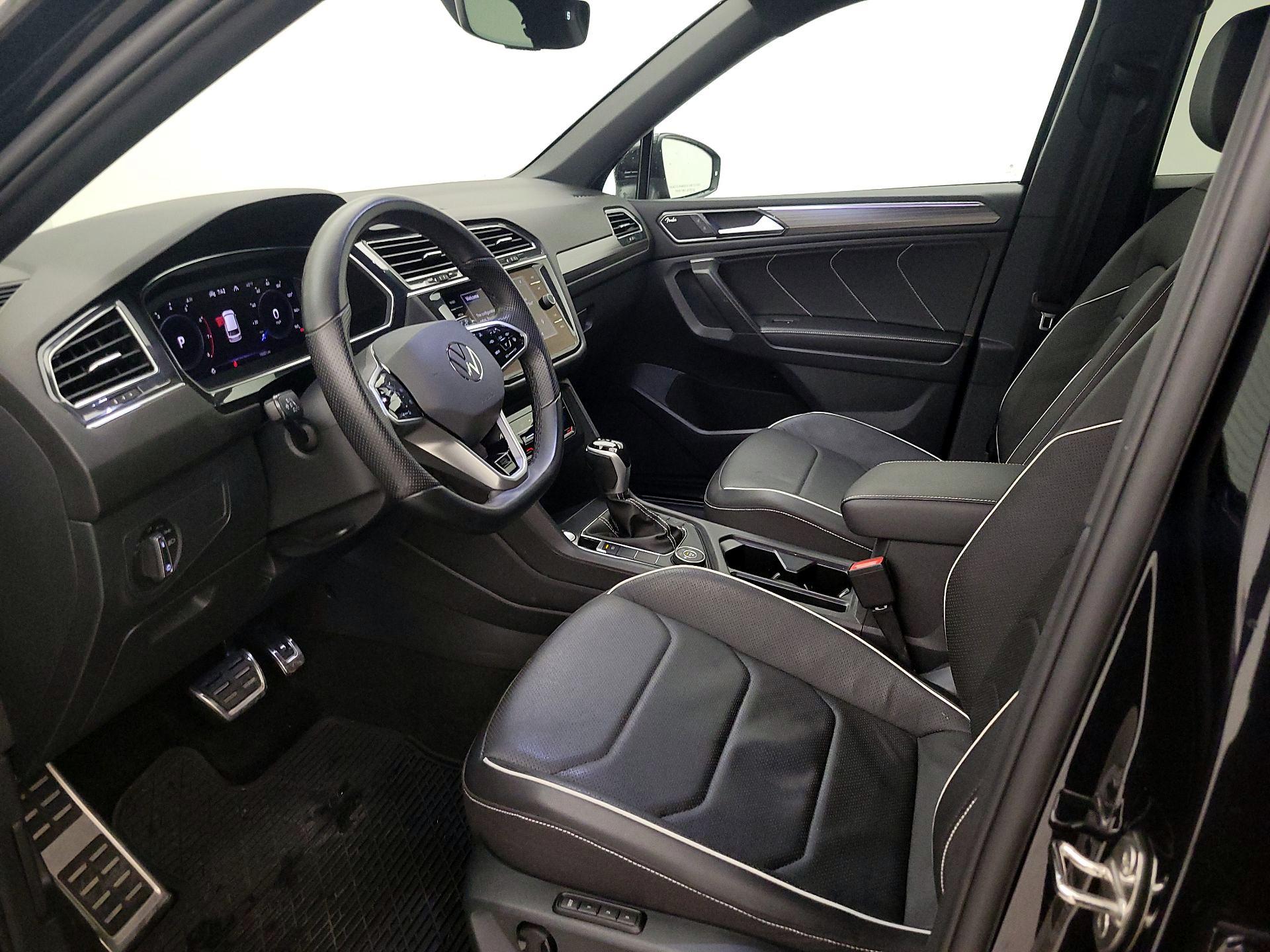 Thumbnail: 2022 Volkswagen Tiguan - 11