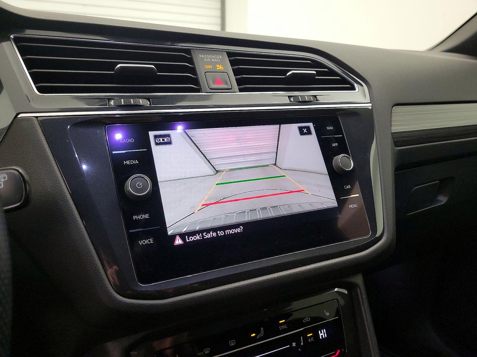 2022 Volkswagen Tiguan SEL R-LINE - Photo 15