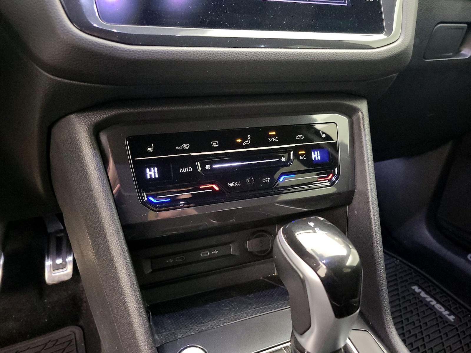 2022 Volkswagen Tiguan SEL R-LINE - Photo 17