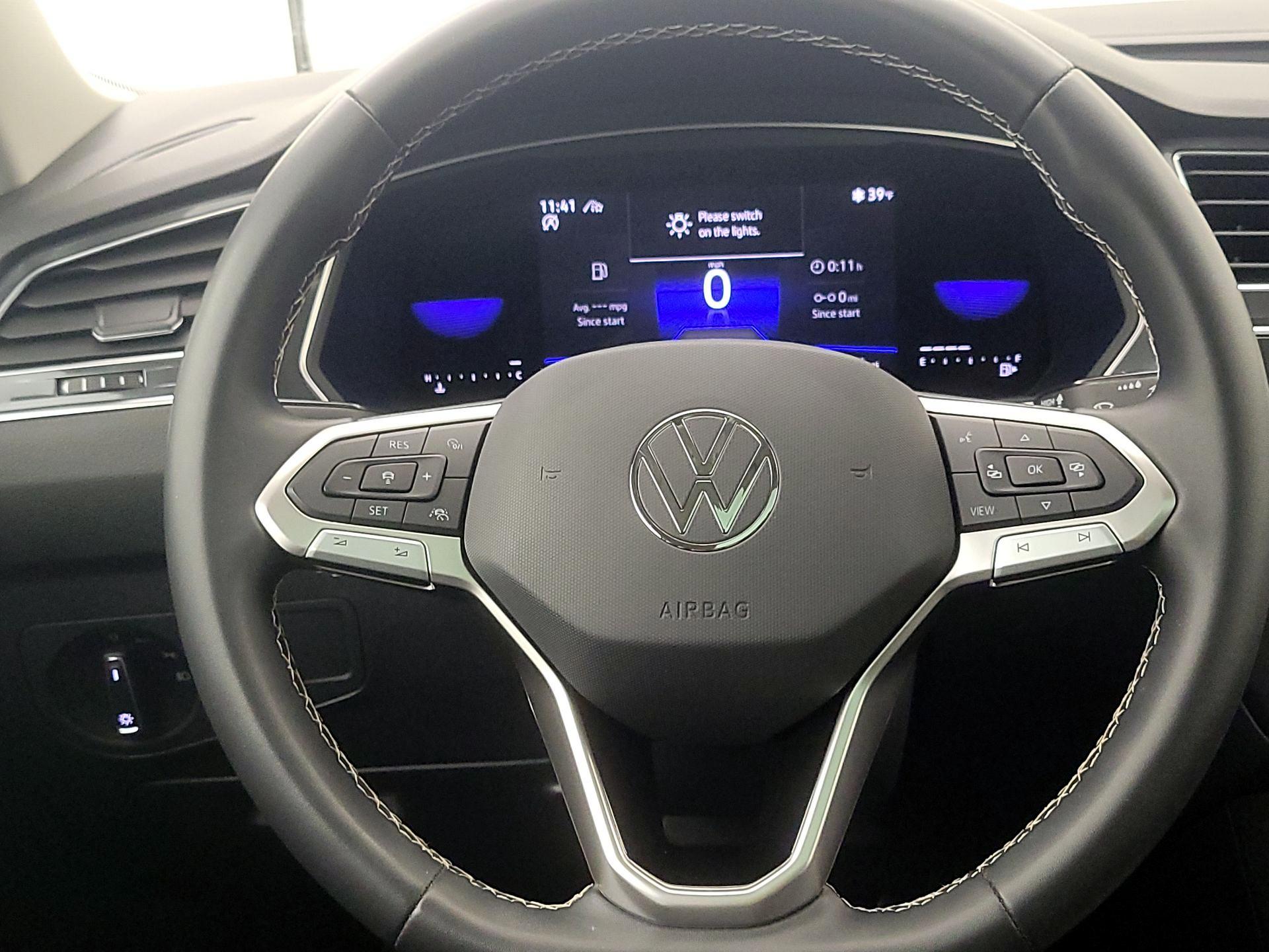 Thumbnail: 2022 Volkswagen Tiguan - 10