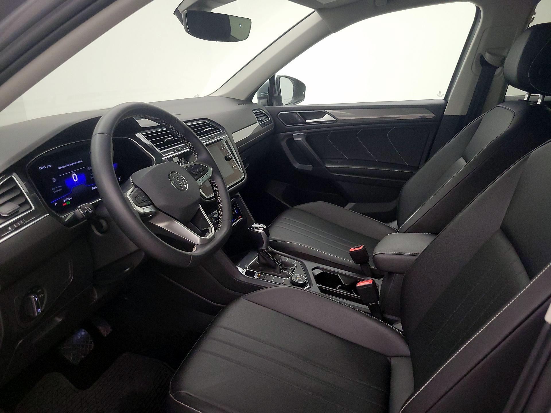 Thumbnail: 2022 Volkswagen Tiguan - 11