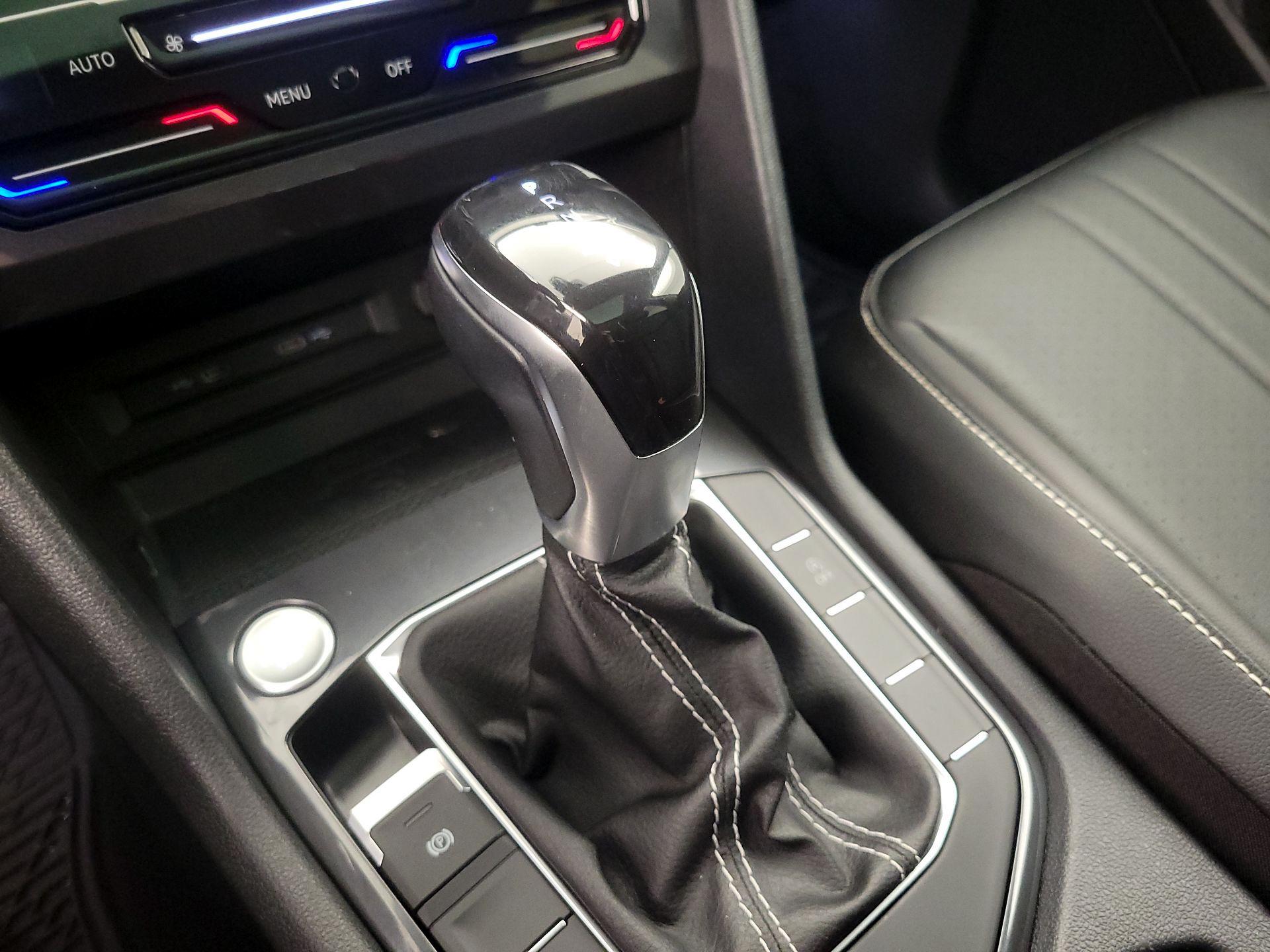 Thumbnail: 2022 Volkswagen Tiguan - 16