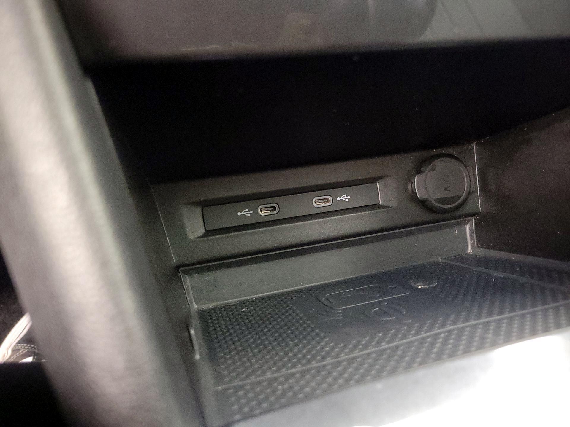 Thumbnail: 2022 Volkswagen Tiguan - 17