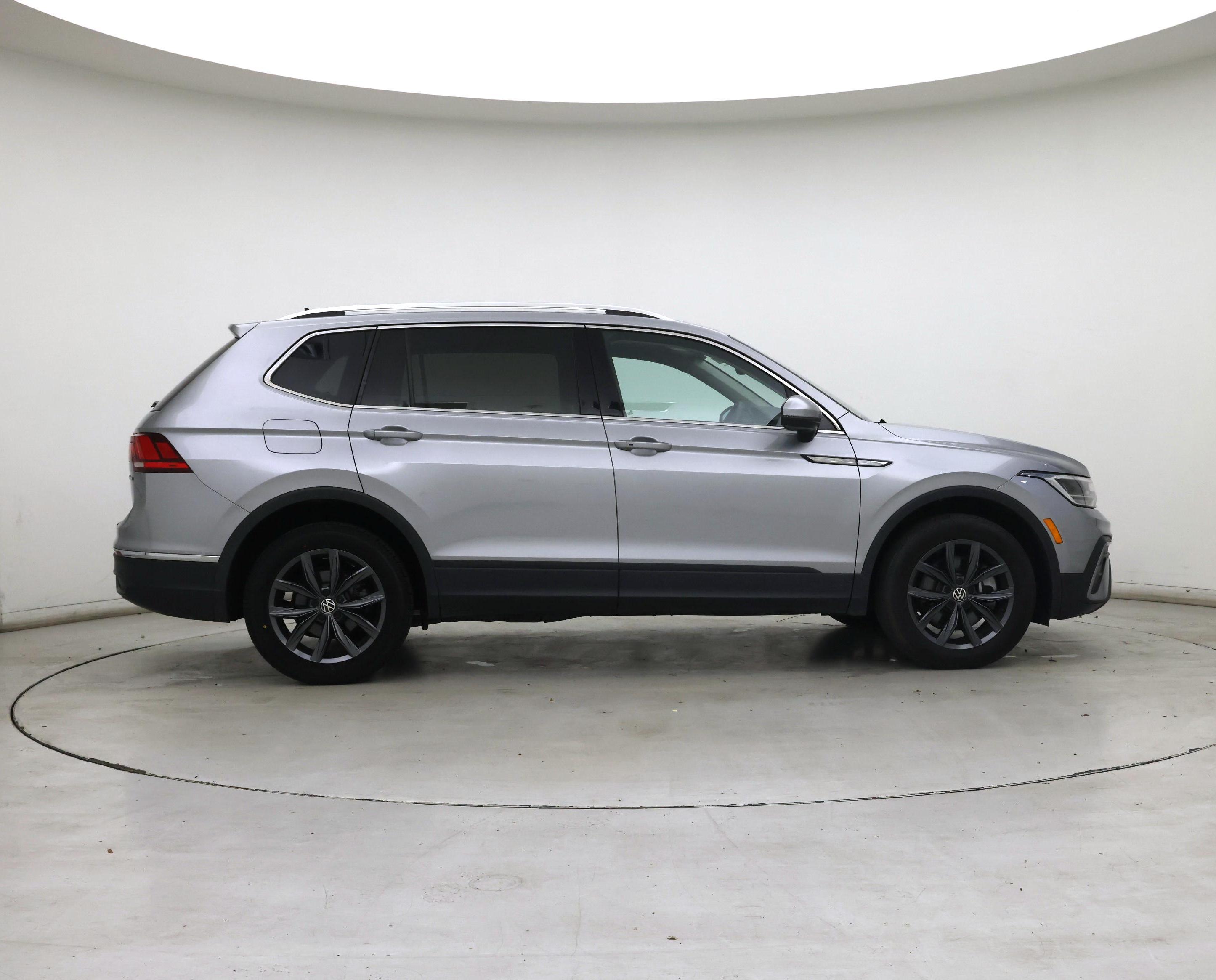 Thumbnail: 2022 Volkswagen Tiguan - 7