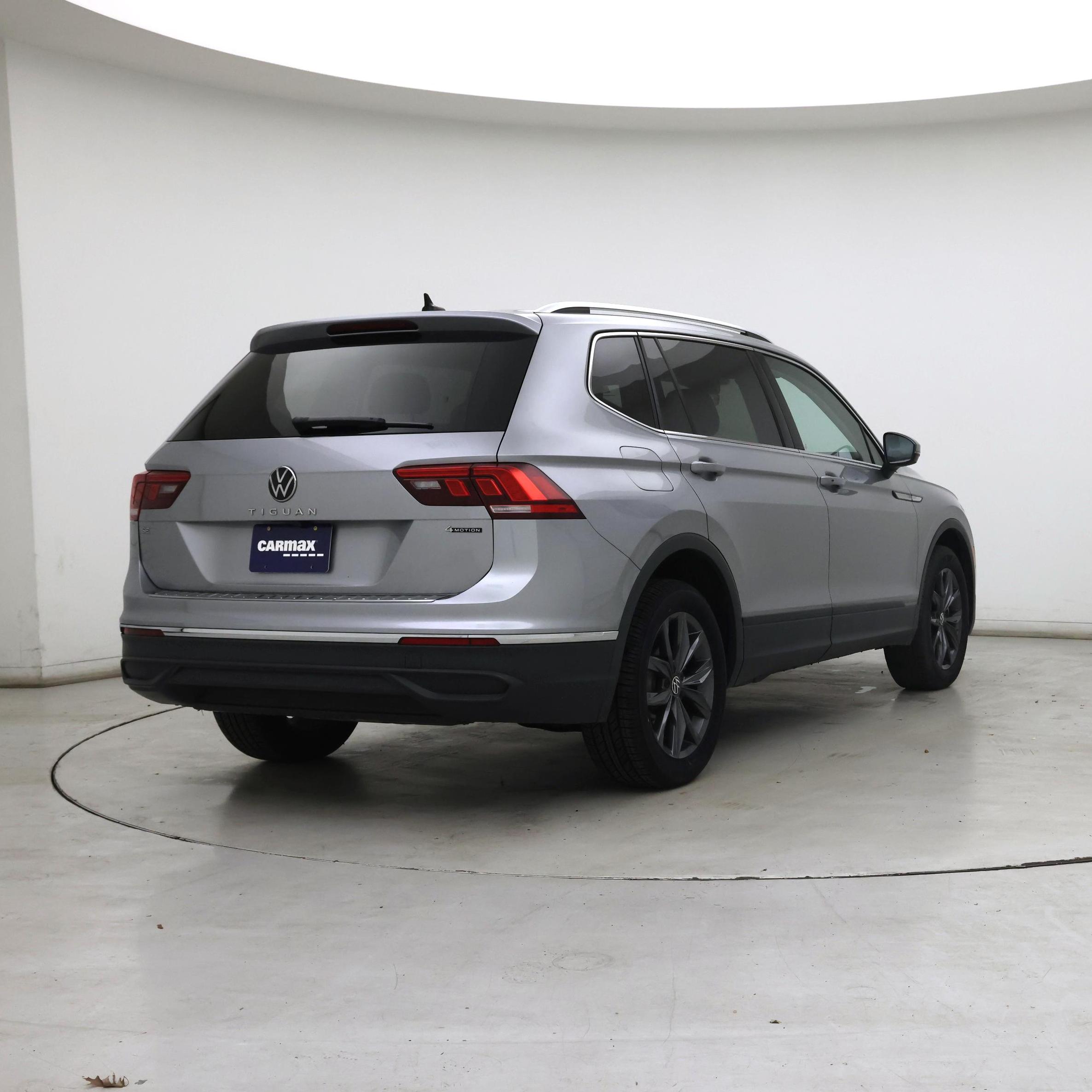 Thumbnail: 2022 Volkswagen Tiguan - 8