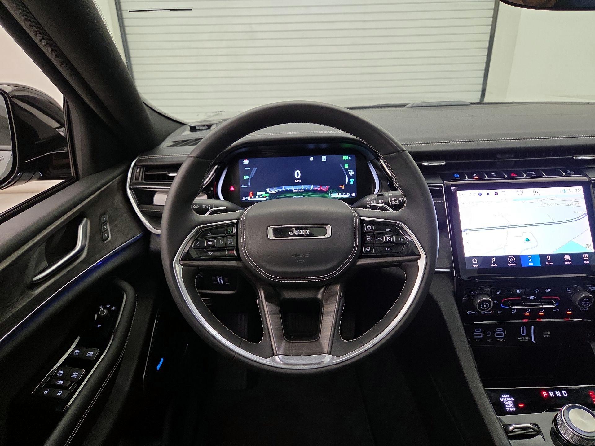 Thumbnail: 2023 Jeep Grand Cherokee - 10
