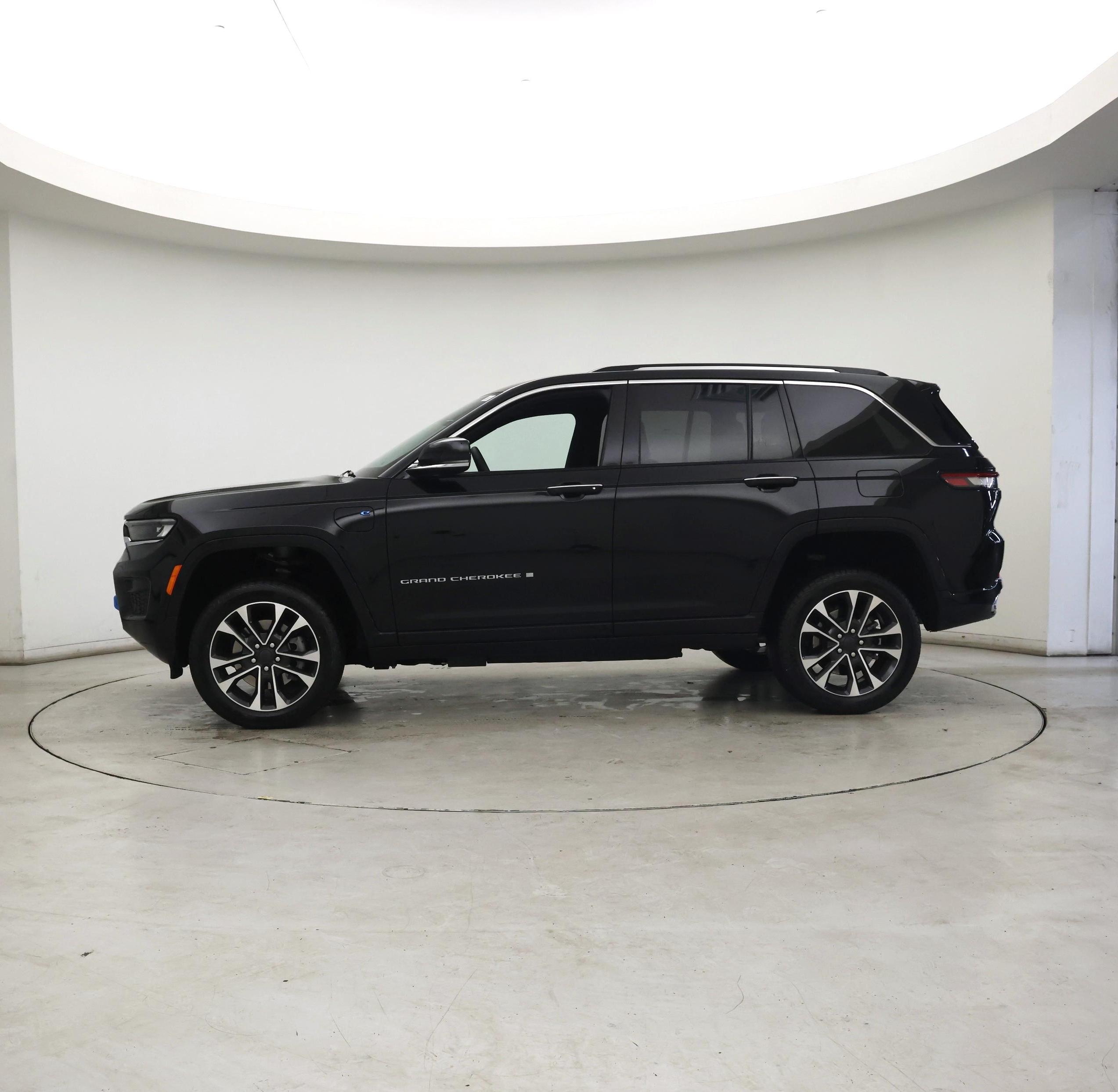 Thumbnail: 2023 Jeep Grand Cherokee - 3