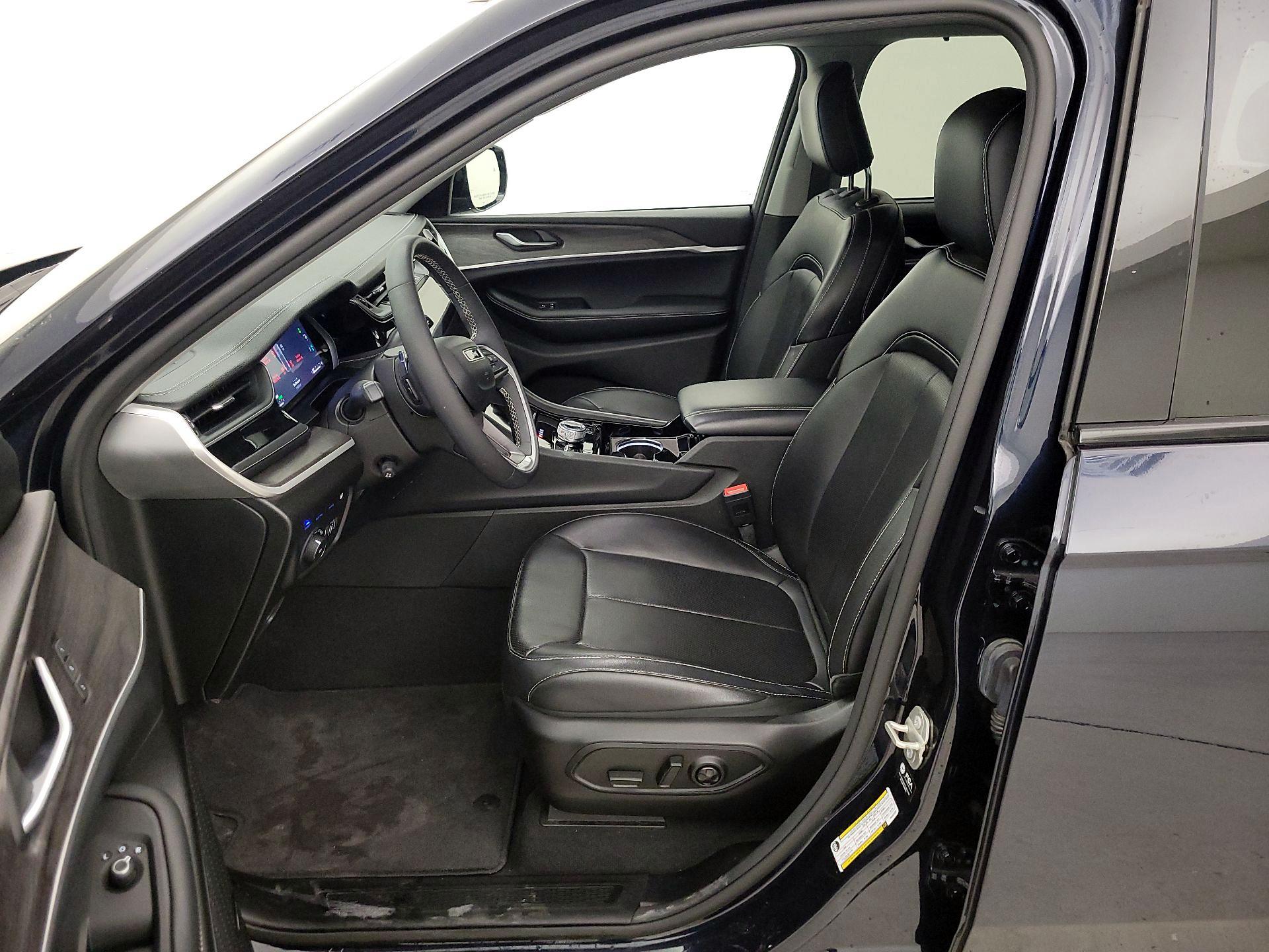 Thumbnail: 2023 Jeep Grand Cherokee - 11