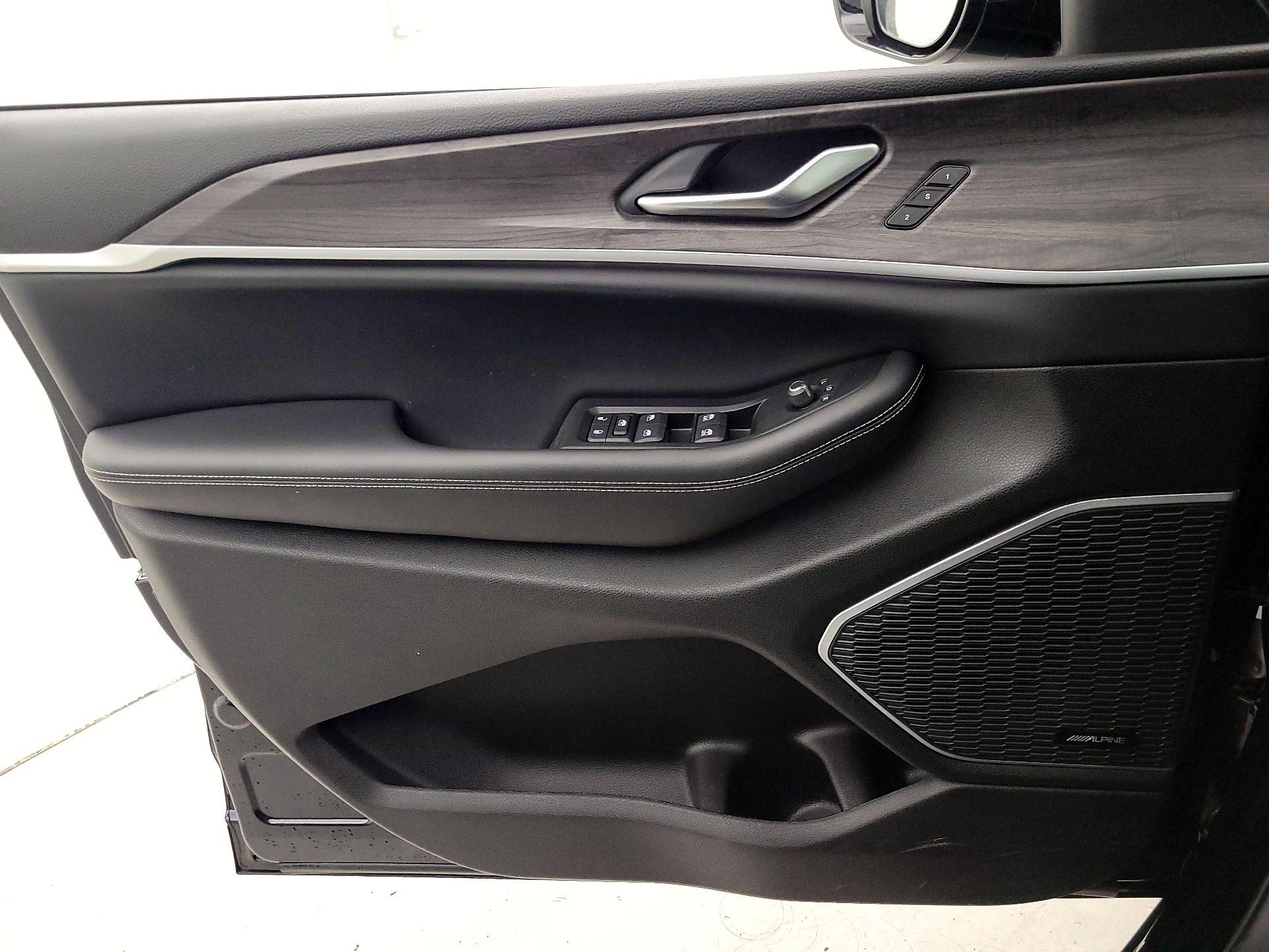 Thumbnail: 2023 Jeep Grand Cherokee - 12